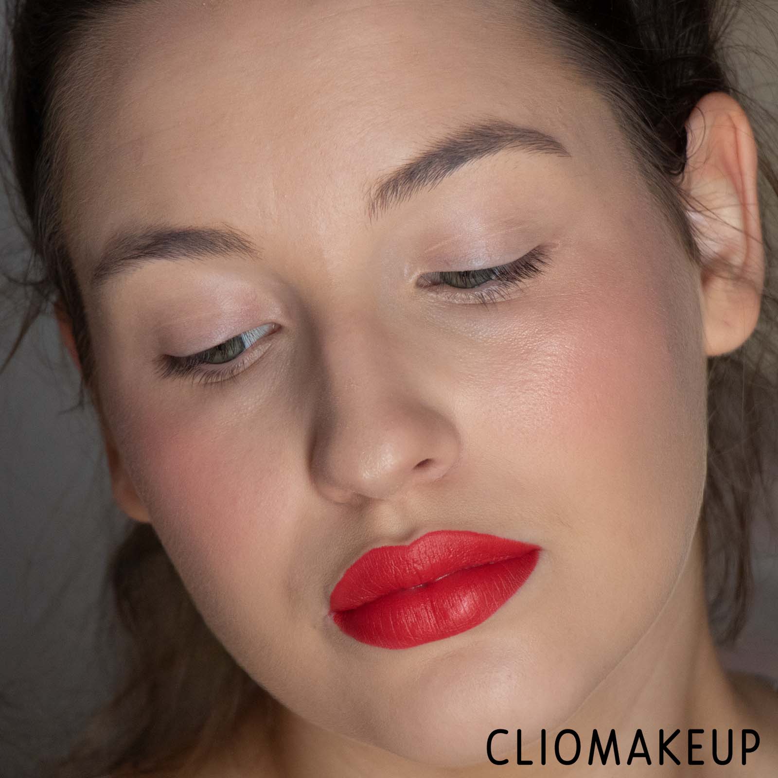 Cliomakeup-Recensione-rossetto-MAC-The-Disney-Cruella-Collection-Matte-Lipstick-14
