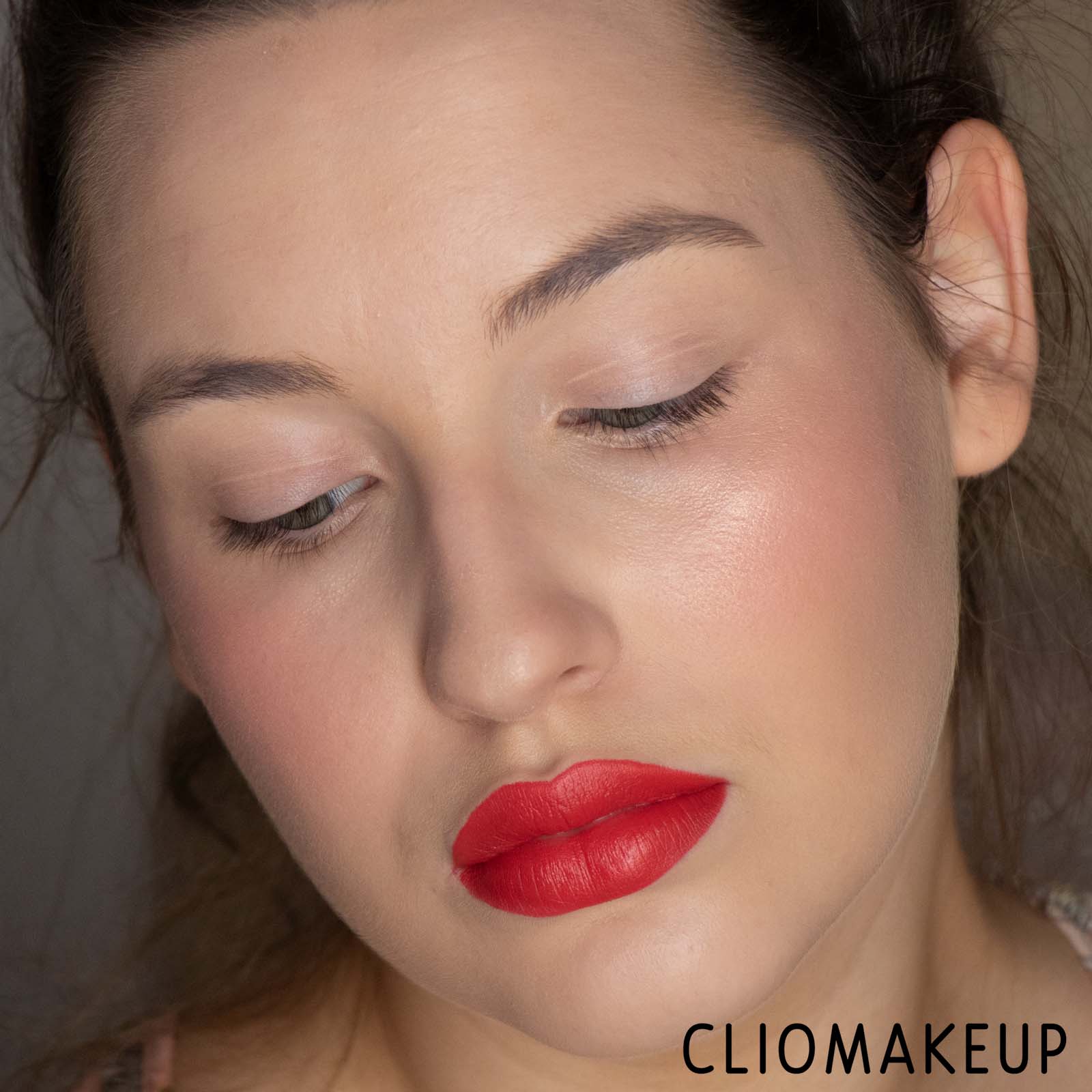 Cliomakeup-Recensione-rossetto-MAC-The-Disney-Cruella-Collection-Matte-Lipstick-15