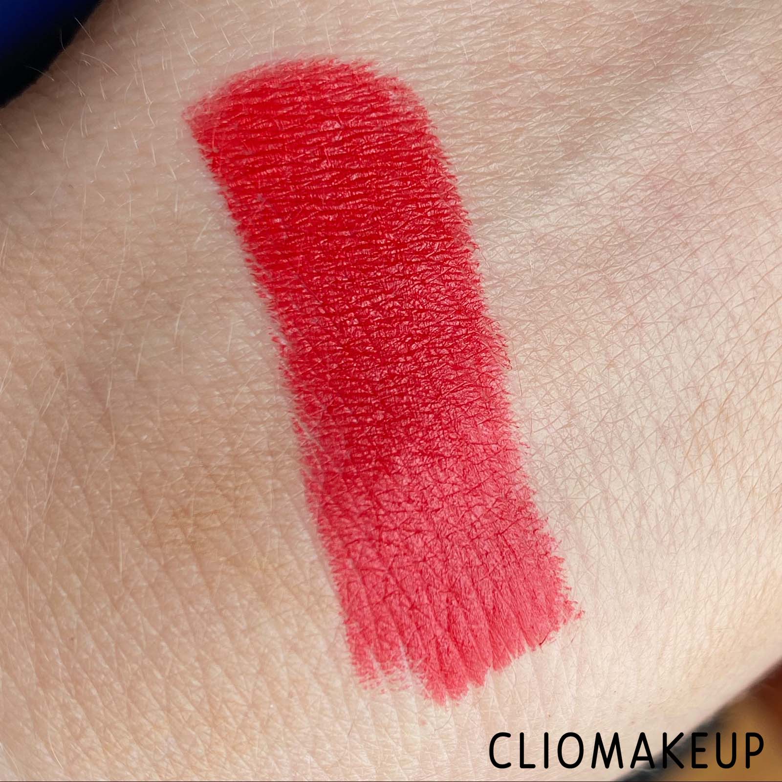 Cliomakeup-Recensione-rossetto-MAC-The-Disney-Cruella-Collection-Matte-Lipstick-6
