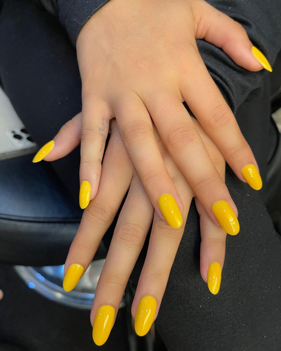 Cliomakeup-unghie-estive-semplici-2021-unghie-giallo