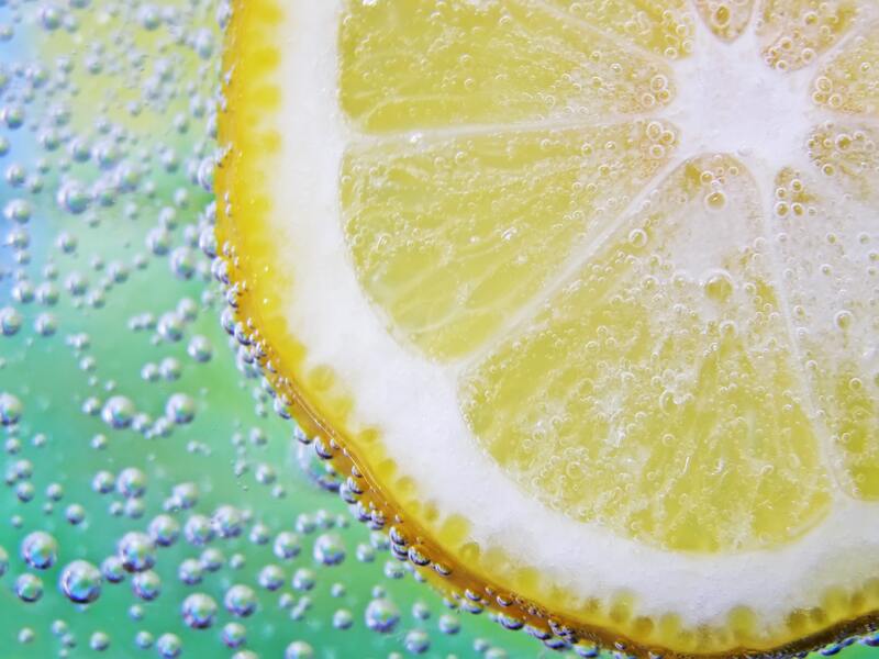 cliomakeup-come-schiarire-i-peli-con-il-limone