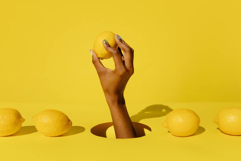 cliomakeup-come-schiarire-i-peli-limone