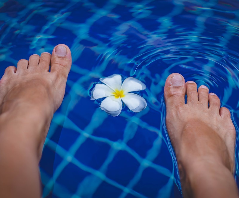 cliomakeup-piedi-gonfi-teamclio-pediluvio