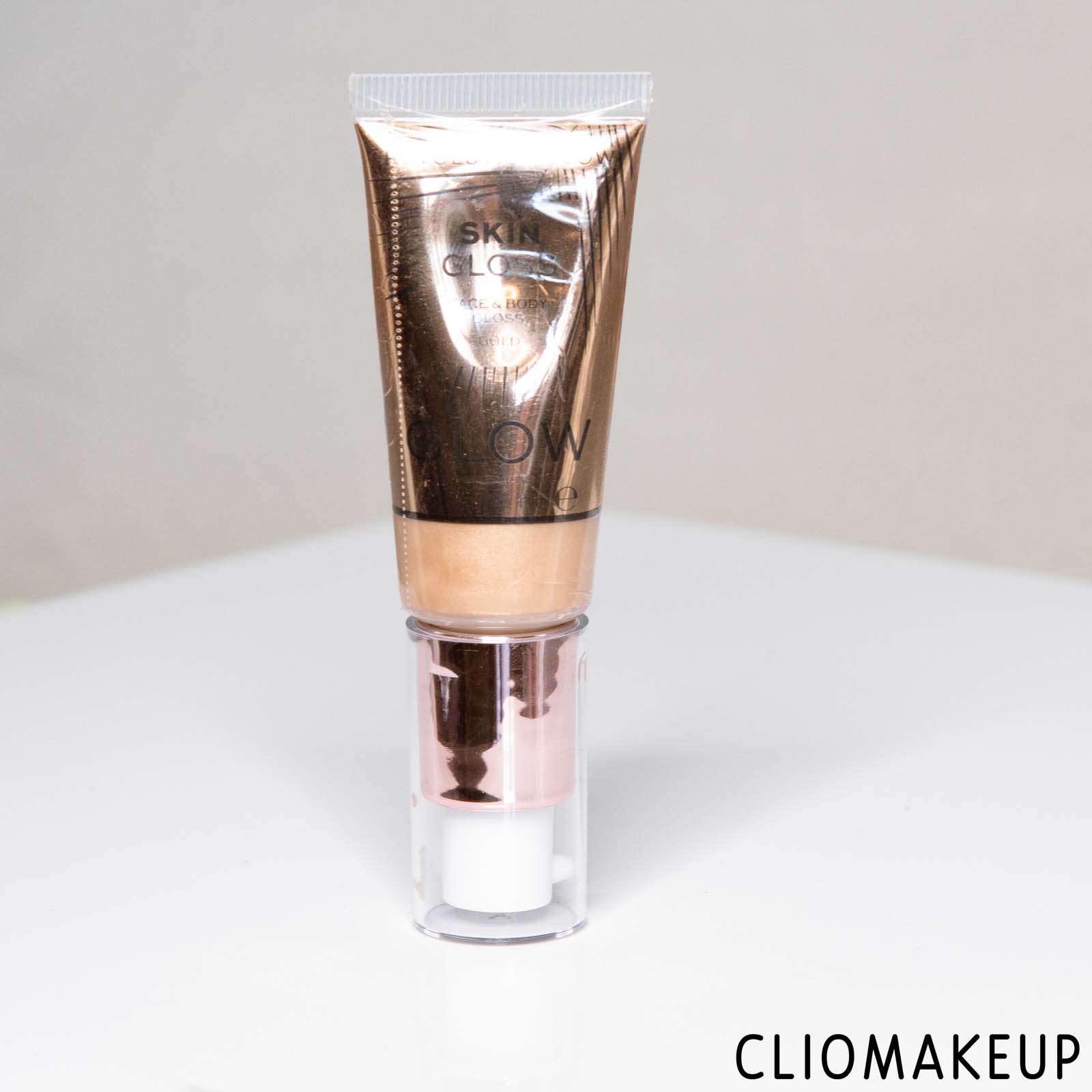 cliomakeup-recensione-illuminante-revolution-glow-skin-gloss-face-e-body-gloss-4