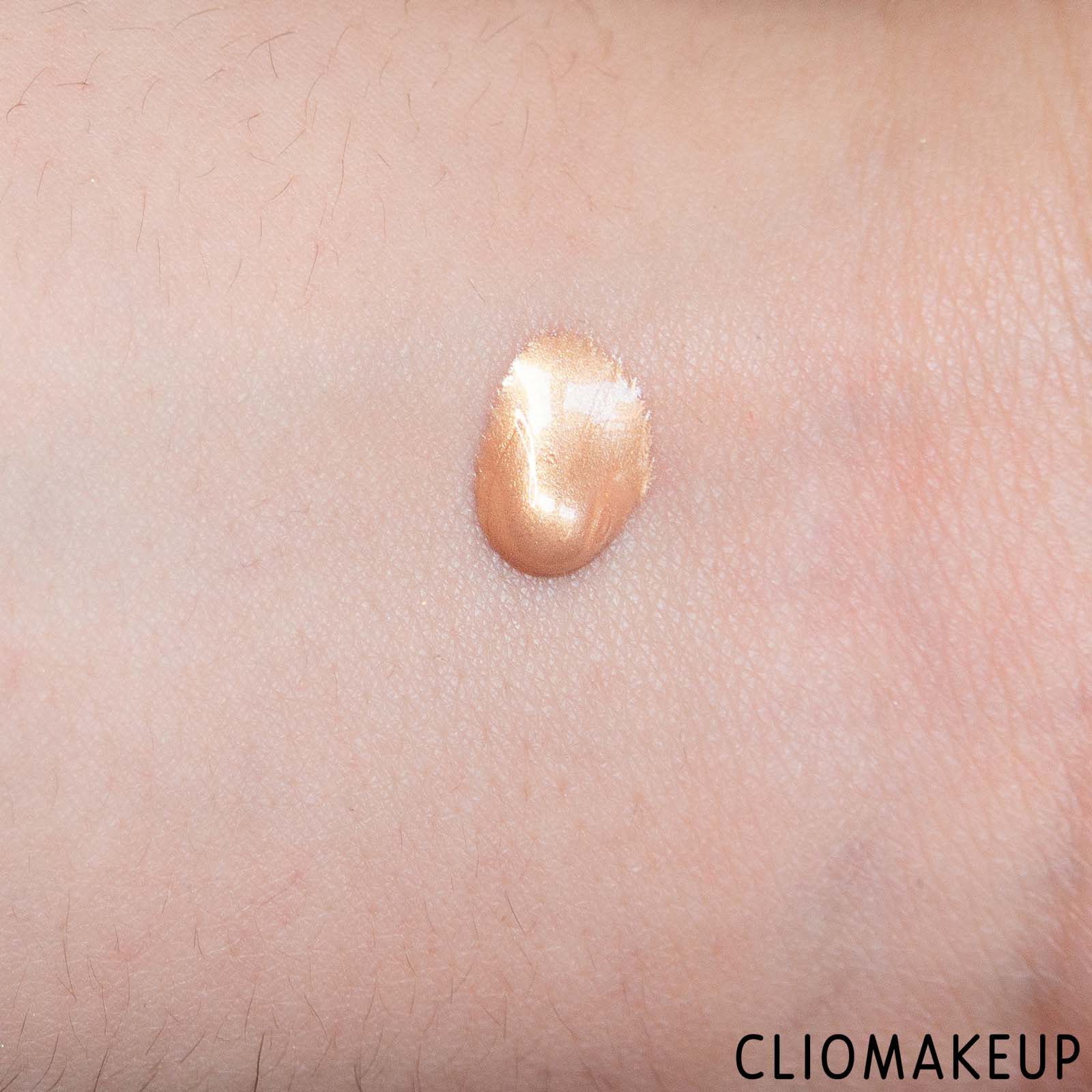cliomakeup-recensione-illuminante-revolution-glow-skin-gloss-face-e-body-gloss-6
