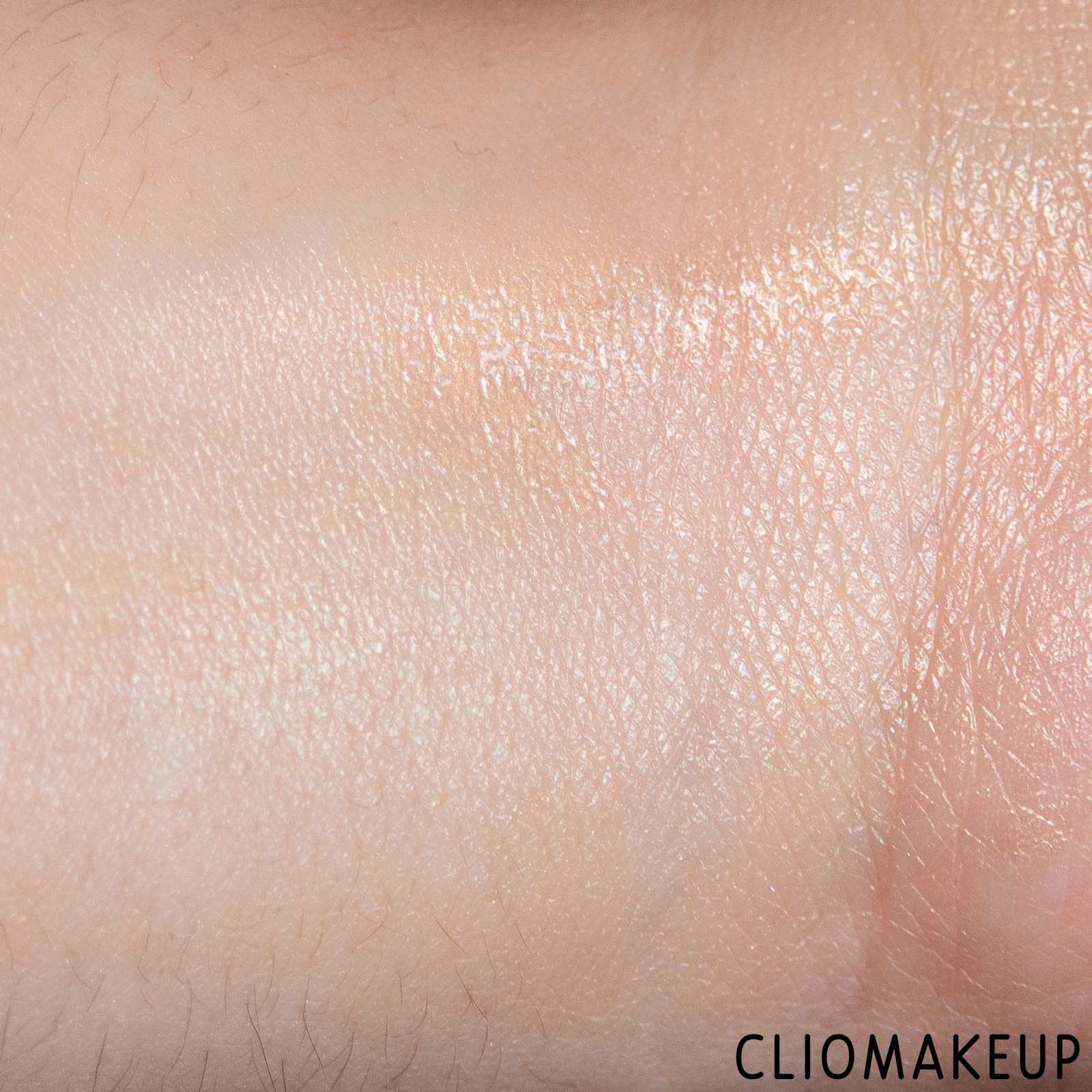 cliomakeup-recensione-illuminante-revolution-glow-skin-gloss-face-e-body-gloss-8