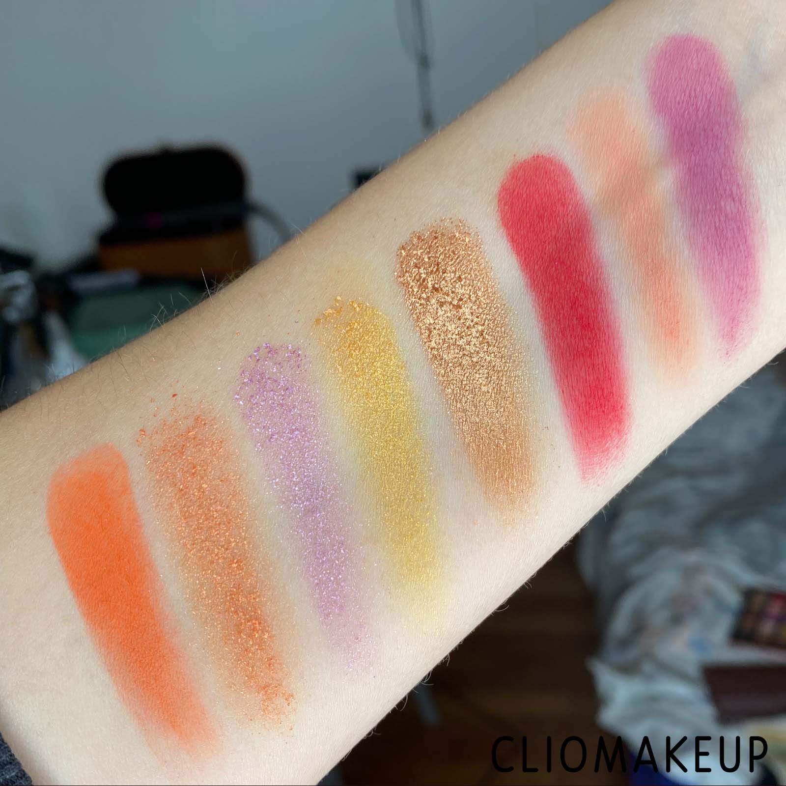 Cliomakeup-Recensione-Palette-Wycon-Huephorya-Colour-Explosion-Time-Lapse-Sunset-Lover-Eyeshadow-Palette-7