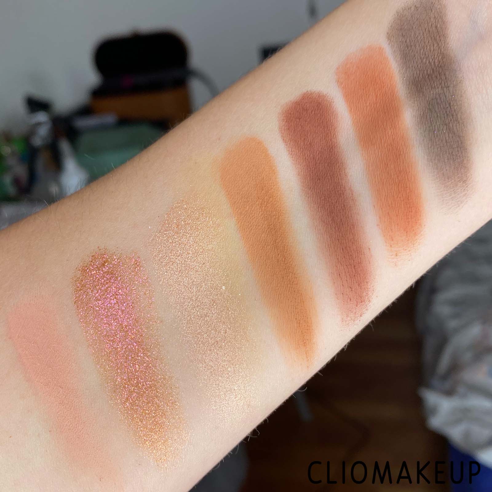 Cliomakeup-Recensione-Palette-Wycon-Huephorya-Colour-Explosion-Time-Lapse-Sunset-Lover-Eyeshadow-Palette-9