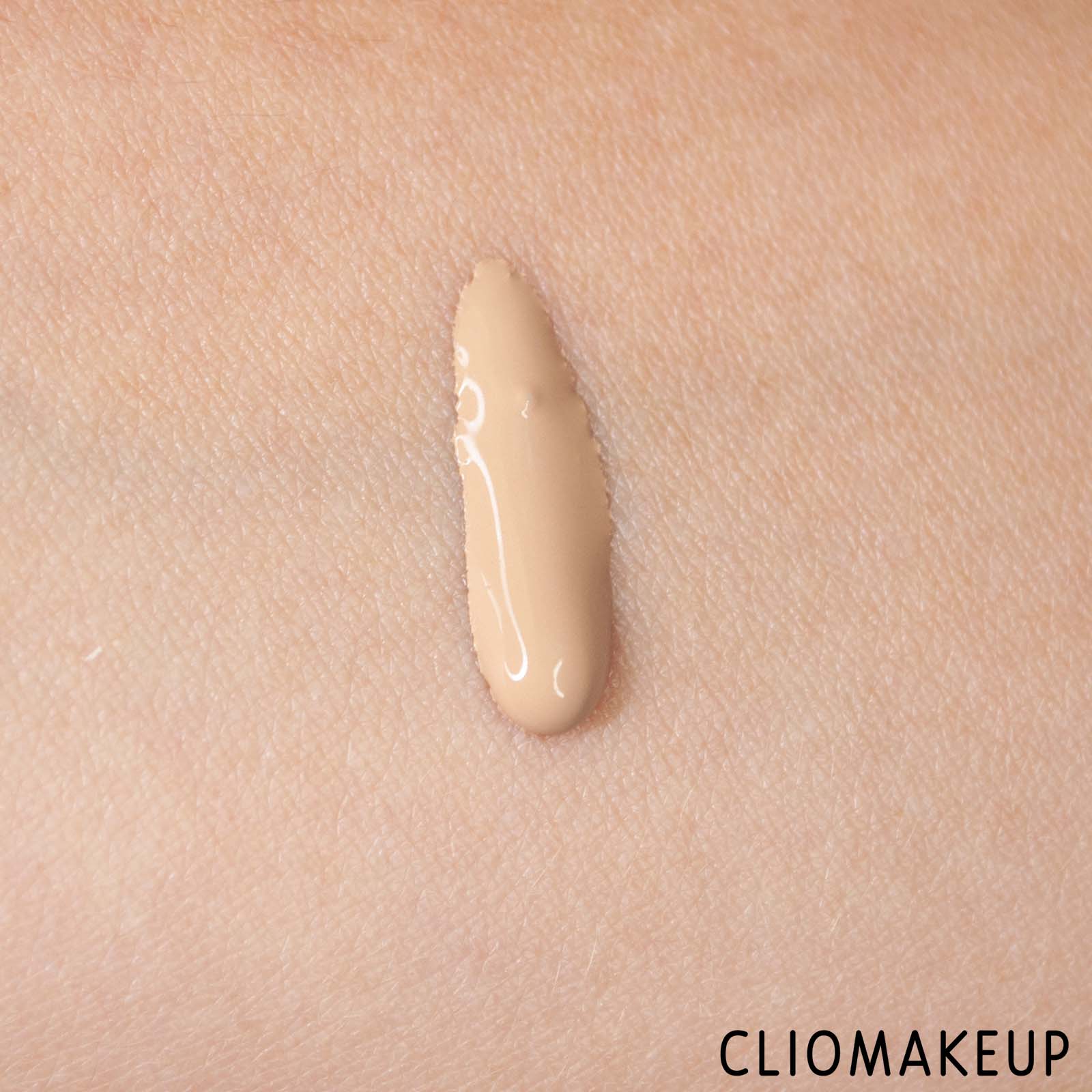 cliomakeup-recensione-fondotinta-catrice-all-matt-shine-control-makeup-7