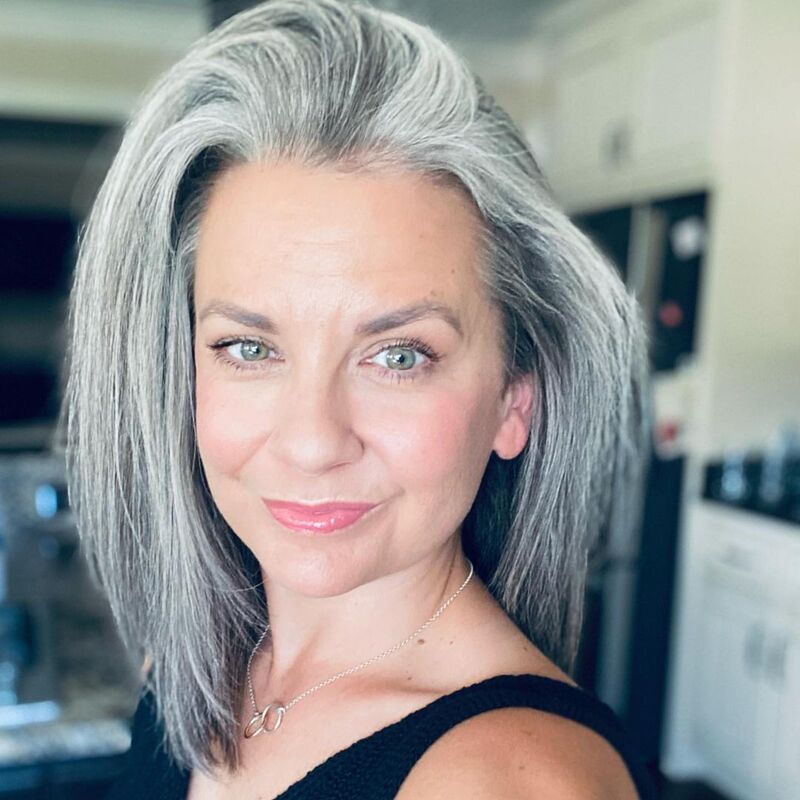 cliomakeup-trucco-capelli-grigi-fondotinta