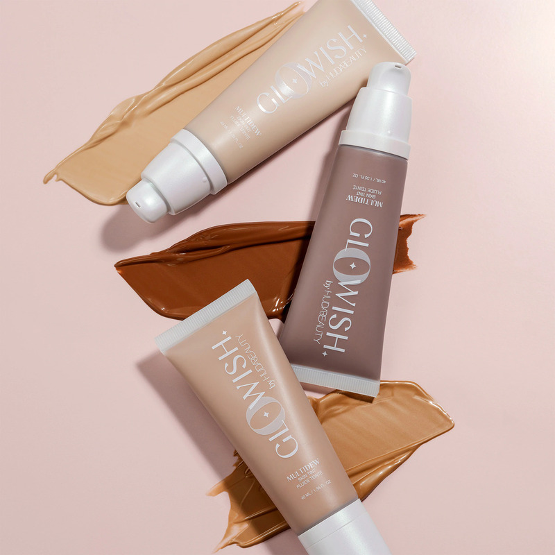 cliomakeup-trucco-capelli-grigi-huda-beauty-glowish