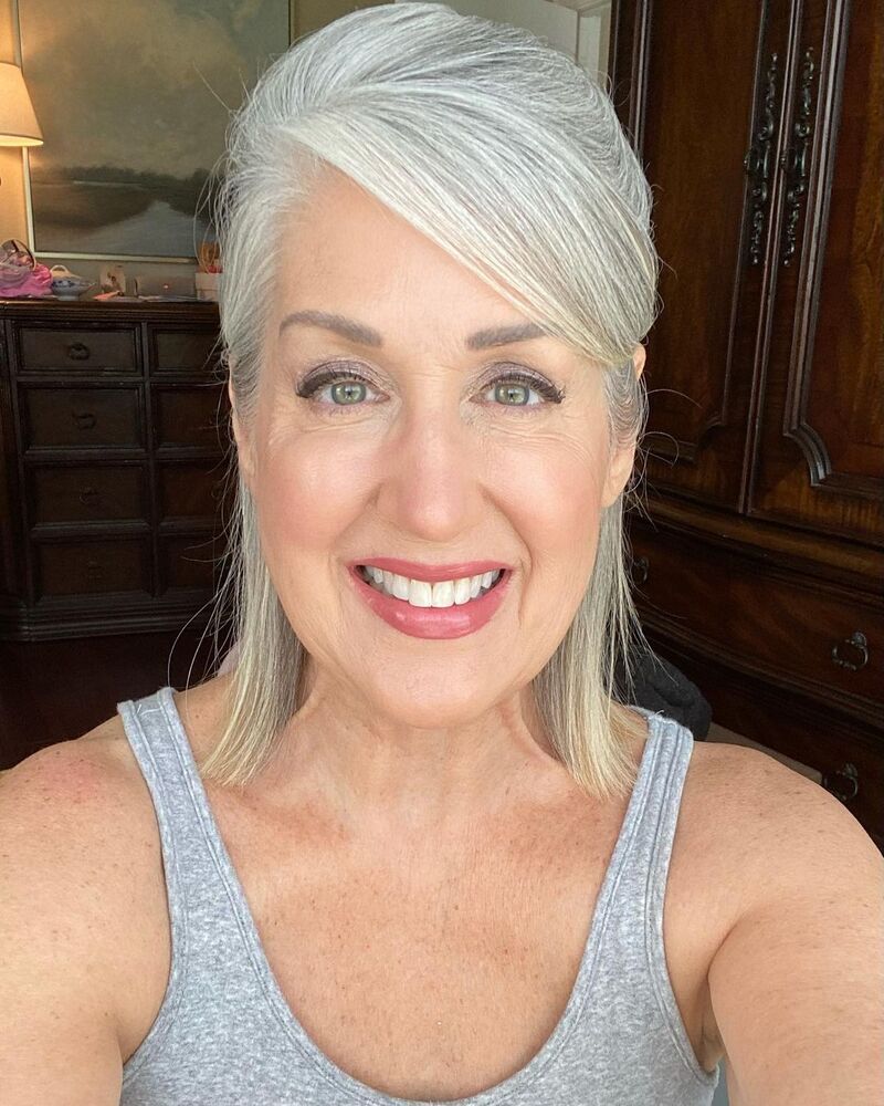 cliomakeup-trucco-capelli-grigi-luminoso