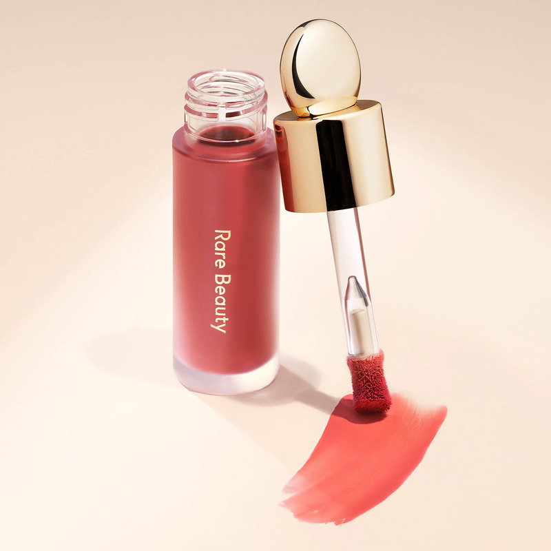 cliomakeup-trucco-capelli-grigi-rare-beauty