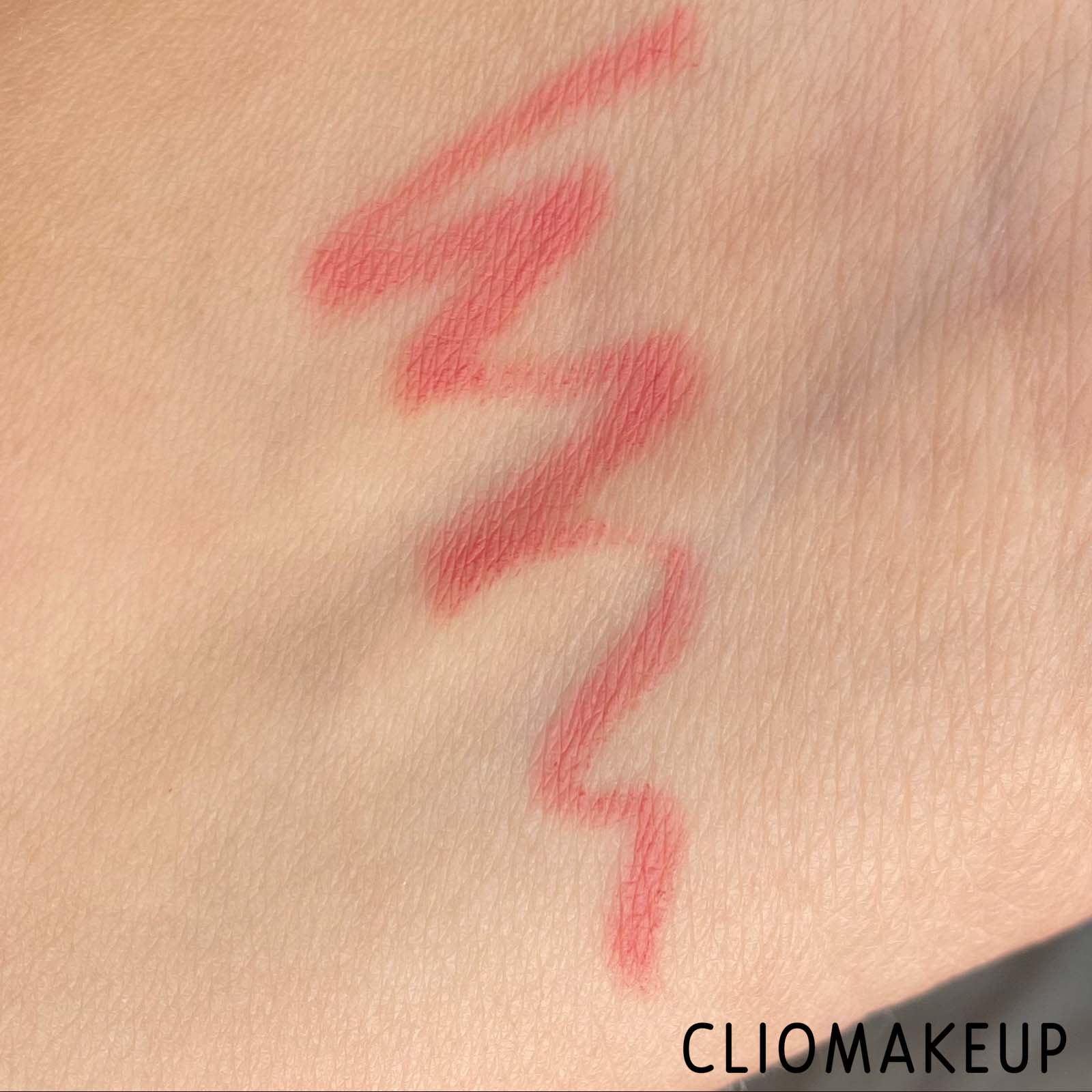Cliomakeup-Recensione-Matite-Labbra-Revolution-Satin-Kiss-Lip-Liner -7