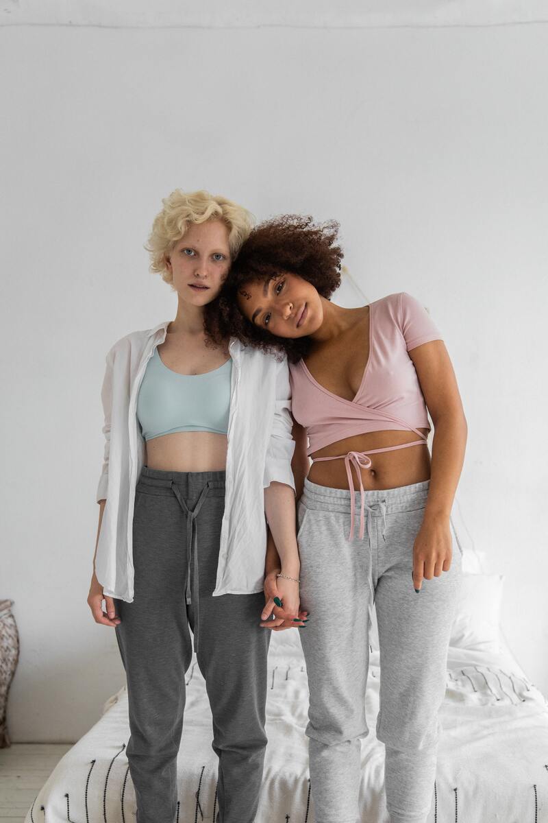 cliomakeup-autopalpazione-seno-in-piedi