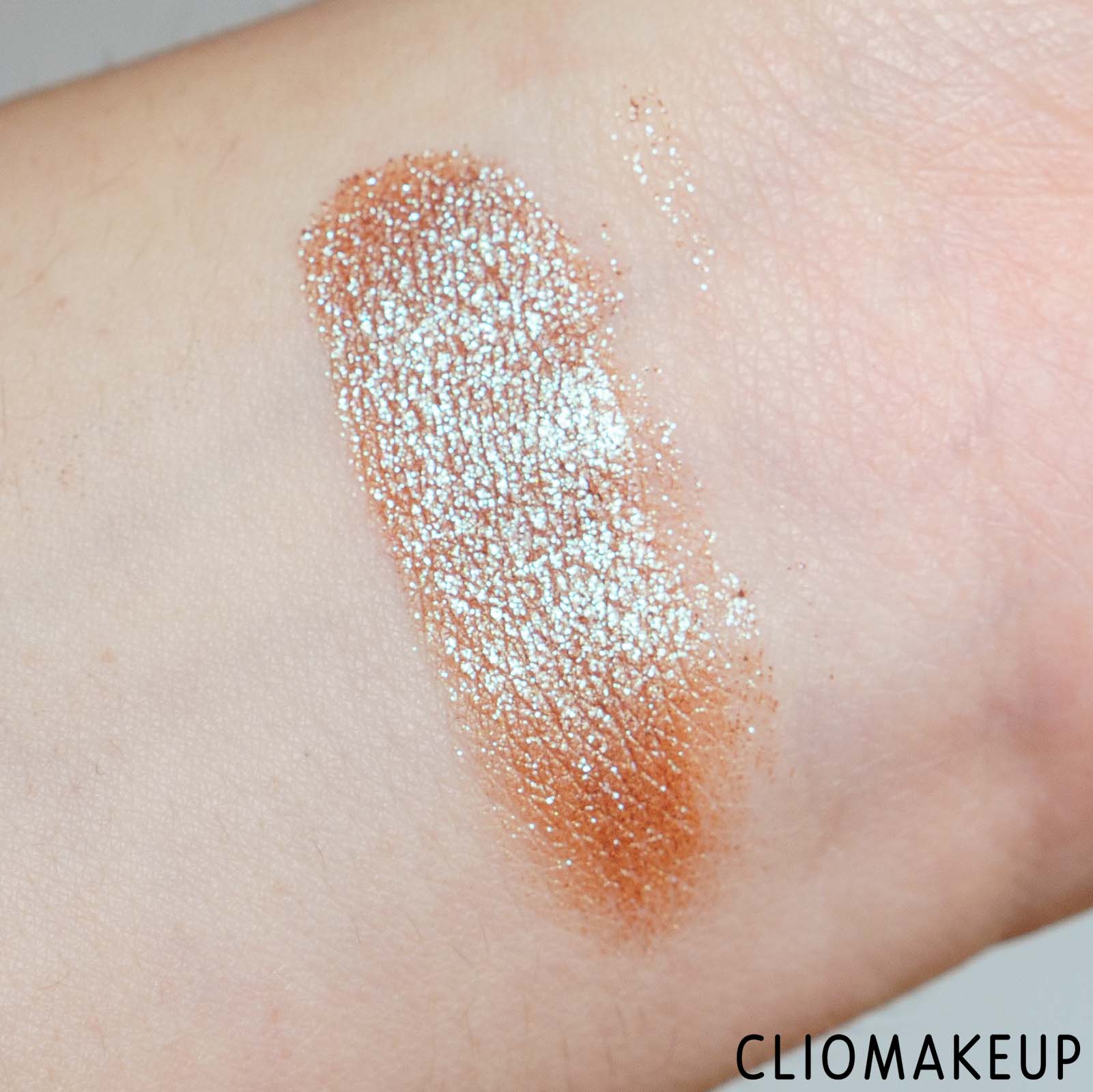 cliomakeup-recensione-ombretto-urban-decay-24-7-shadow-moondust-sparkly-eyeshadow-6