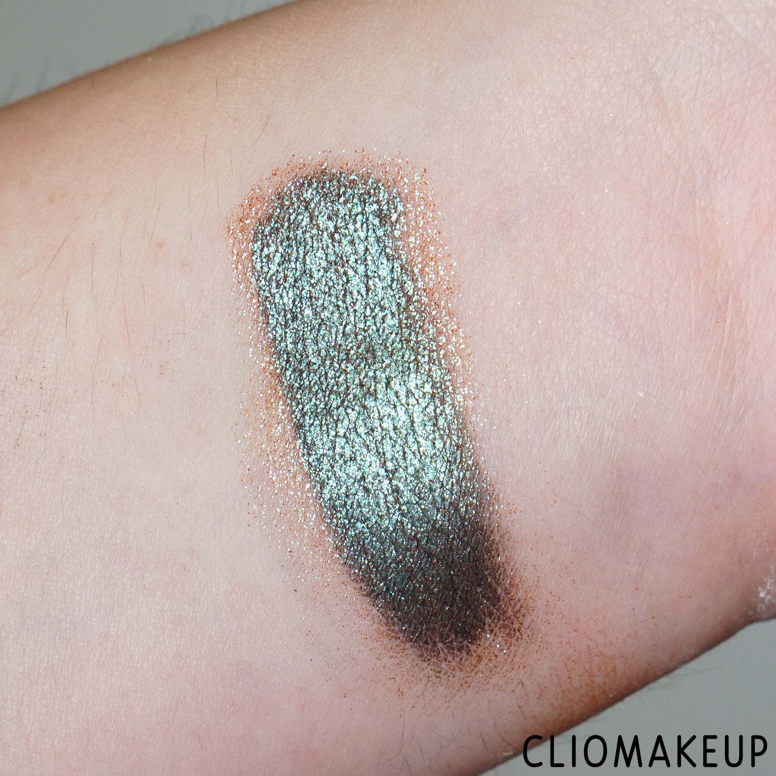 cliomakeup-recensione-ombretto-urban-decay-24-7-shadow-moondust-sparkly-eyeshadow-9