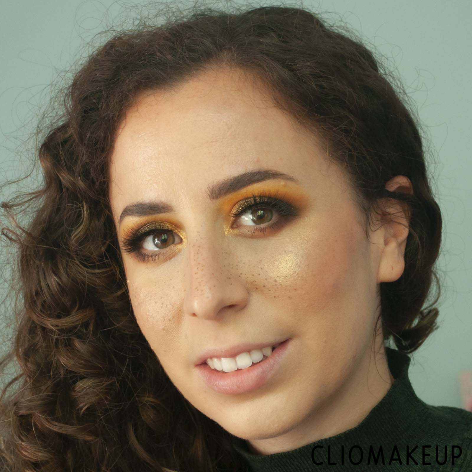 cliomakeup-recensione-palette-revolution-x-batman-shadow-palette-12