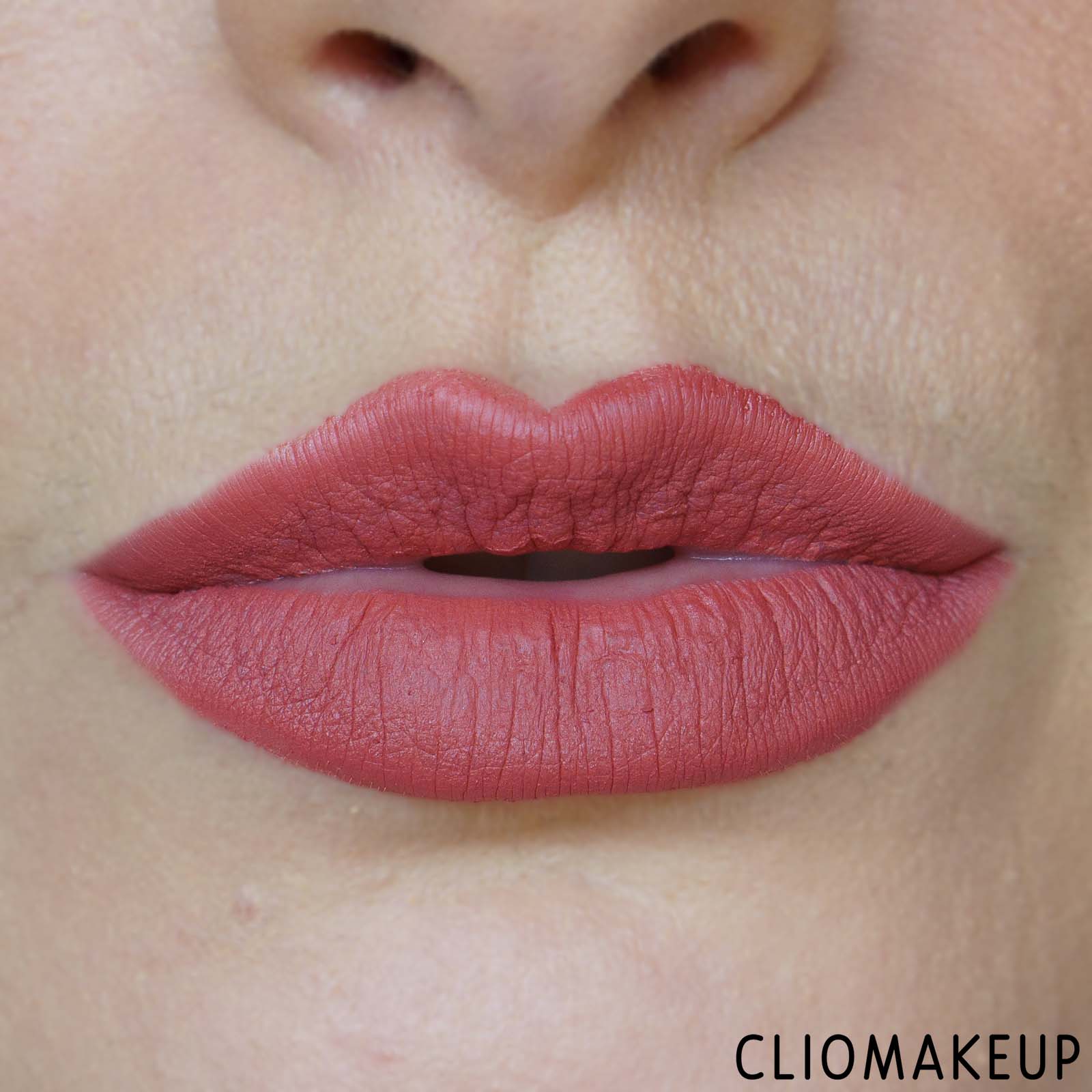 cliomakeup-recensione-rossetto-kiko-charming-escape-luxurious-matte-lipstick-10