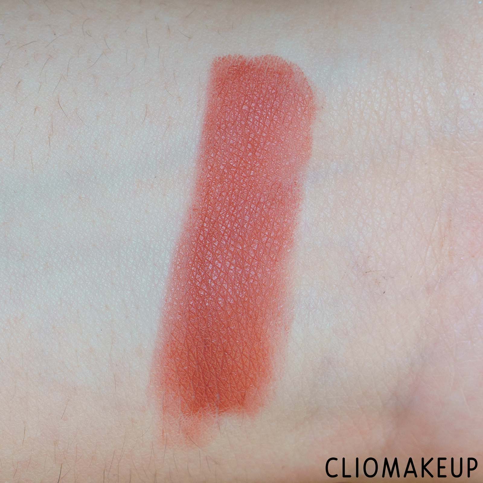cliomakeup-recensione-rossetto-kiko-charming-escape-luxurious-matte-lipstick-6