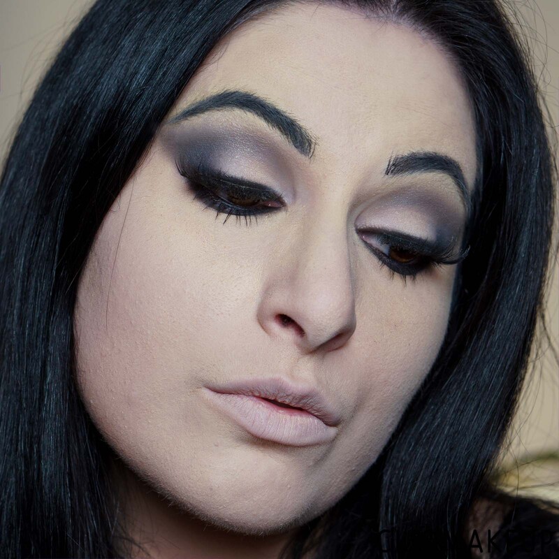 cliomakeup-trucco-halloween-2021-teamclio-morticia-ombretti