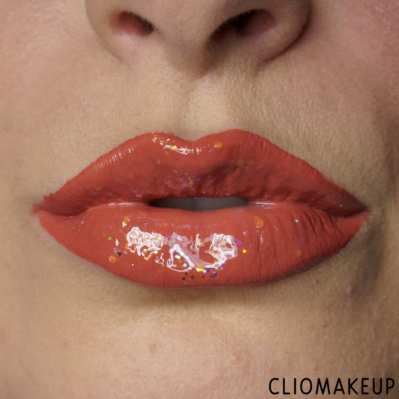 cliomakeup-recensione-gloss-essence-into-the-snow-glow-sparkly-lip-topper-13