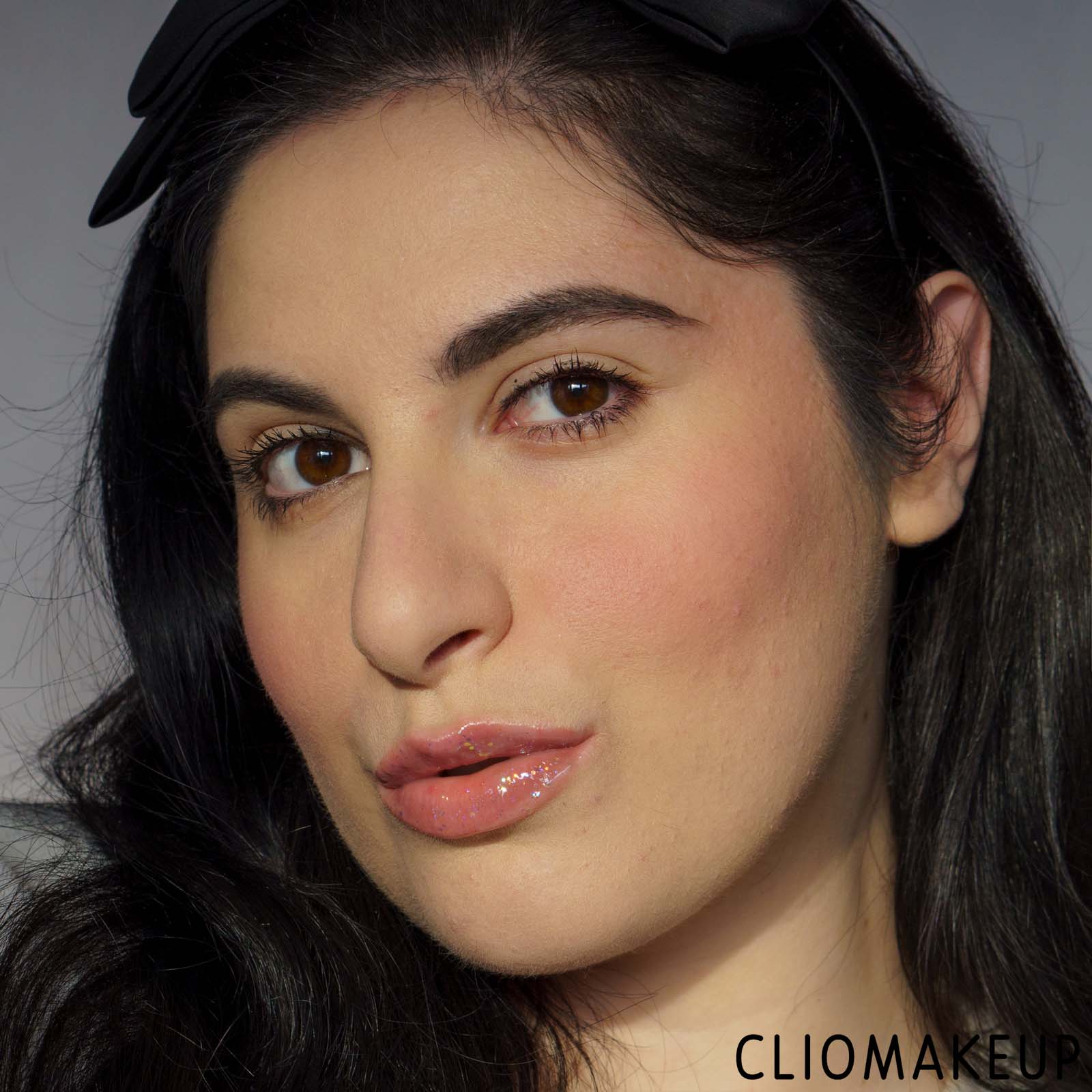 cliomakeup-recensione-gloss-essence-into-the-snow-glow-sparkly-lip-topper-14