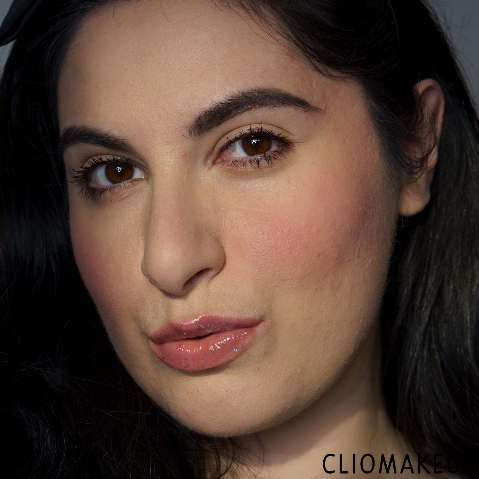 cliomakeup-recensione-gloss-essence-into-the-snow-glow-sparkly-lip-topper-15