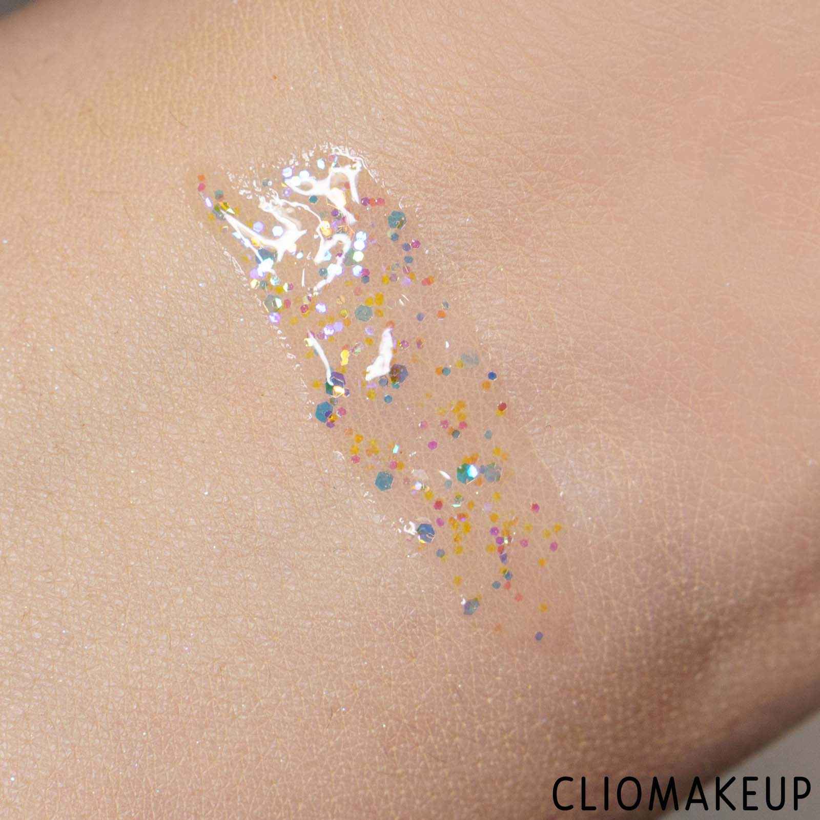 cliomakeup-recensione-gloss-essence-into-the-snow-glow-sparkly-lip-topper-7