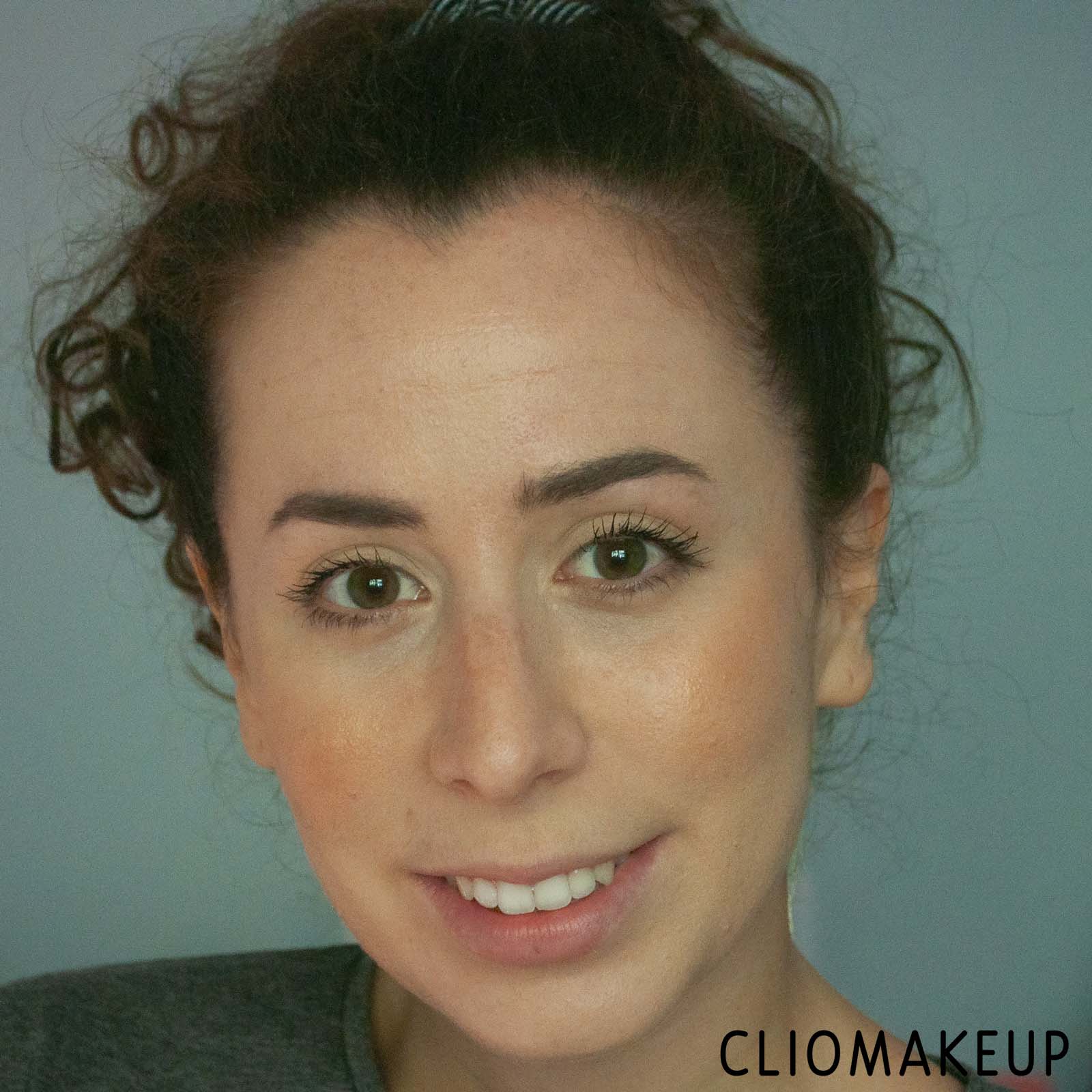 cliomakeup-recensione-illuminante-essence-Coffee-to-glow-highlighter-beans-12