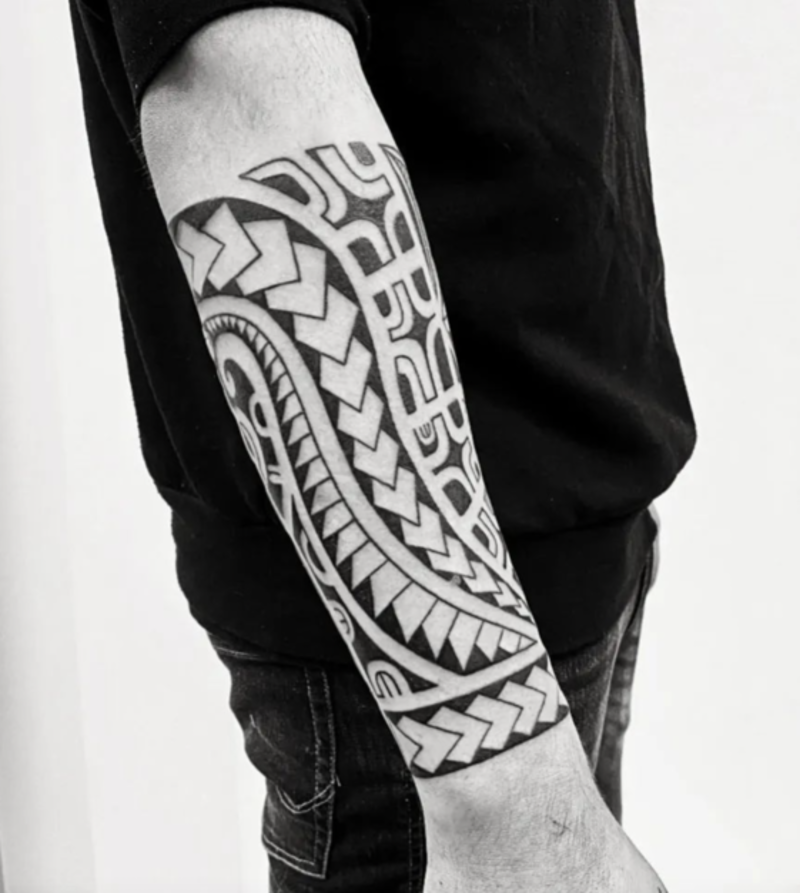 cliomakeup-tatuaggi-braccio-maori-polinesiano