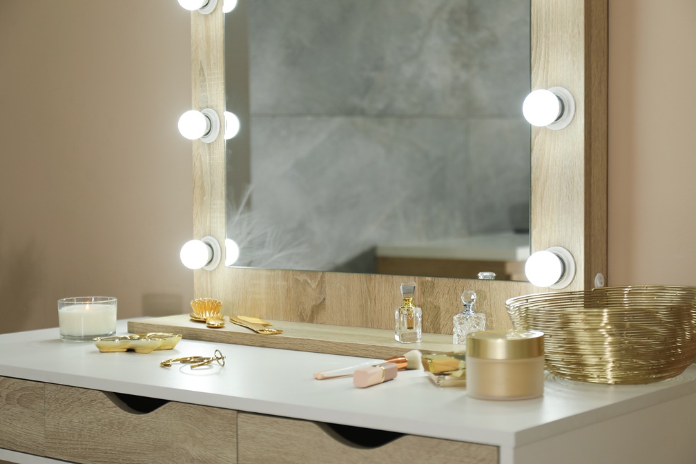 postazione-trucco-cassetti