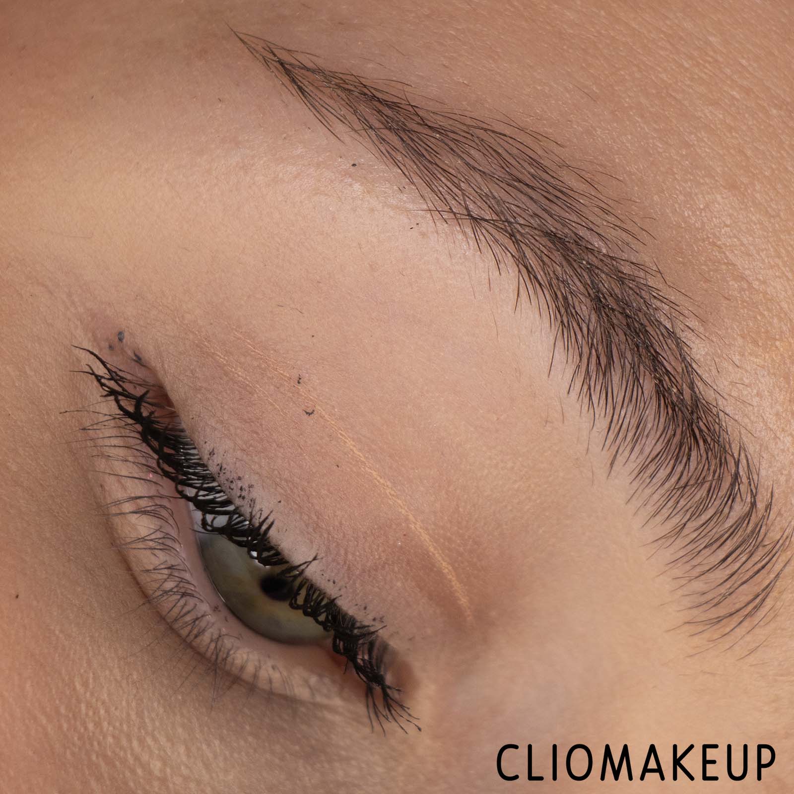 Cliomakeup-Recensione-Gel-Sopracciglia-Essence-Couldn’t-Care-More!-Caring-Eyebrow-Fixing-Gel -9
