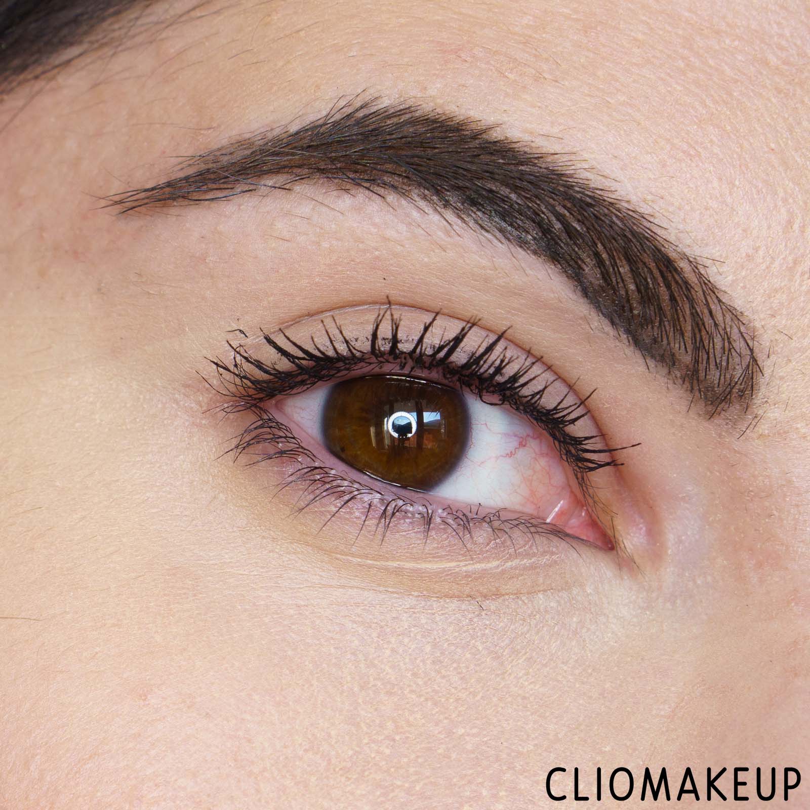 cliomakeup-recensione-mascara-astra-the-universal-volume-mascara-waterproof-11