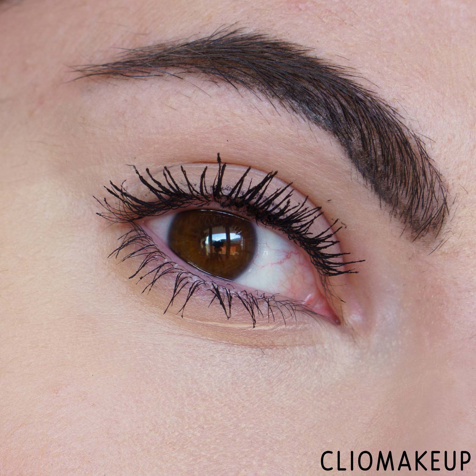 cliomakeup-recensione-mascara-astra-the-universal-volume-mascara-waterproof-12