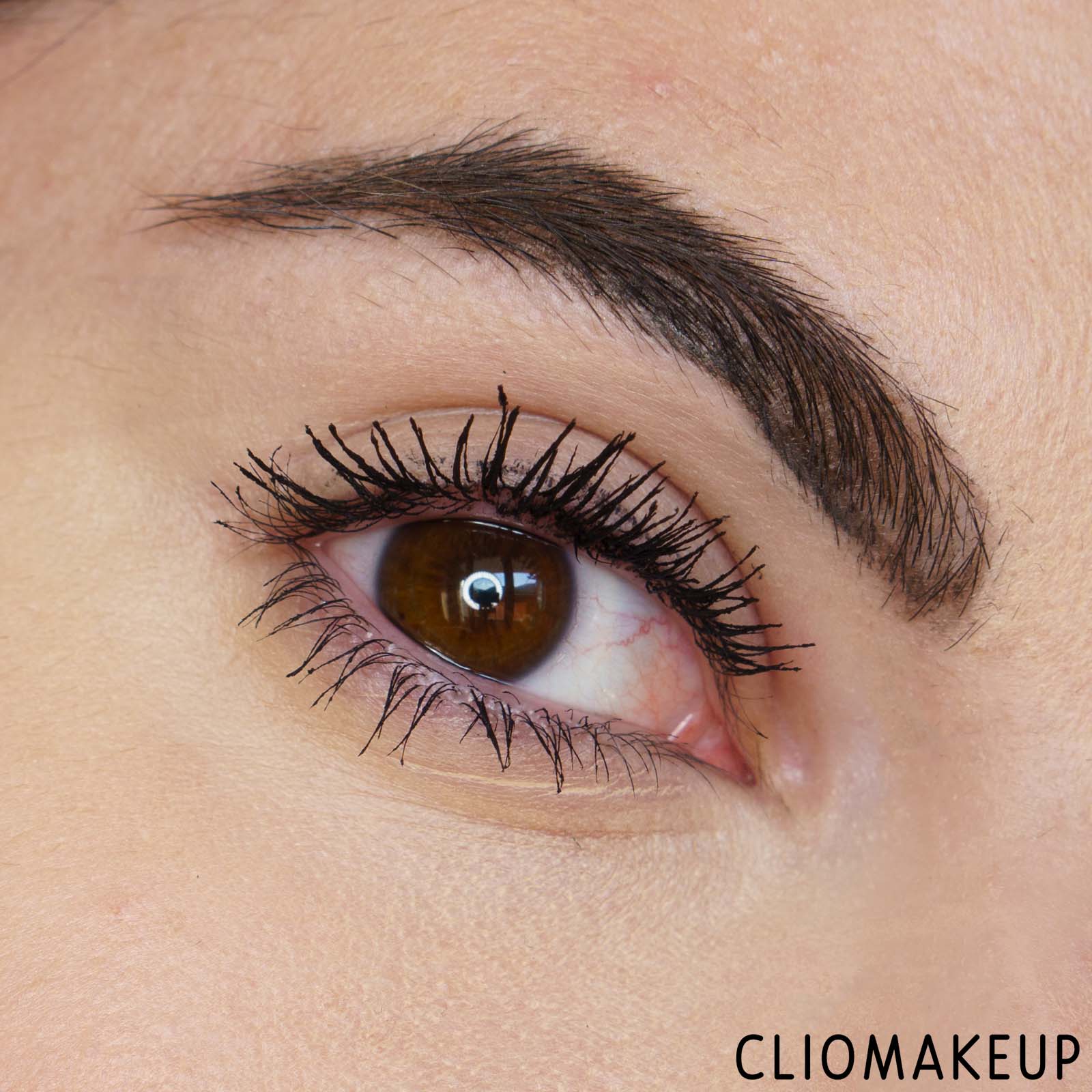 cliomakeup-recensione-mascara-astra-the-universal-volume-mascara-waterproof-13