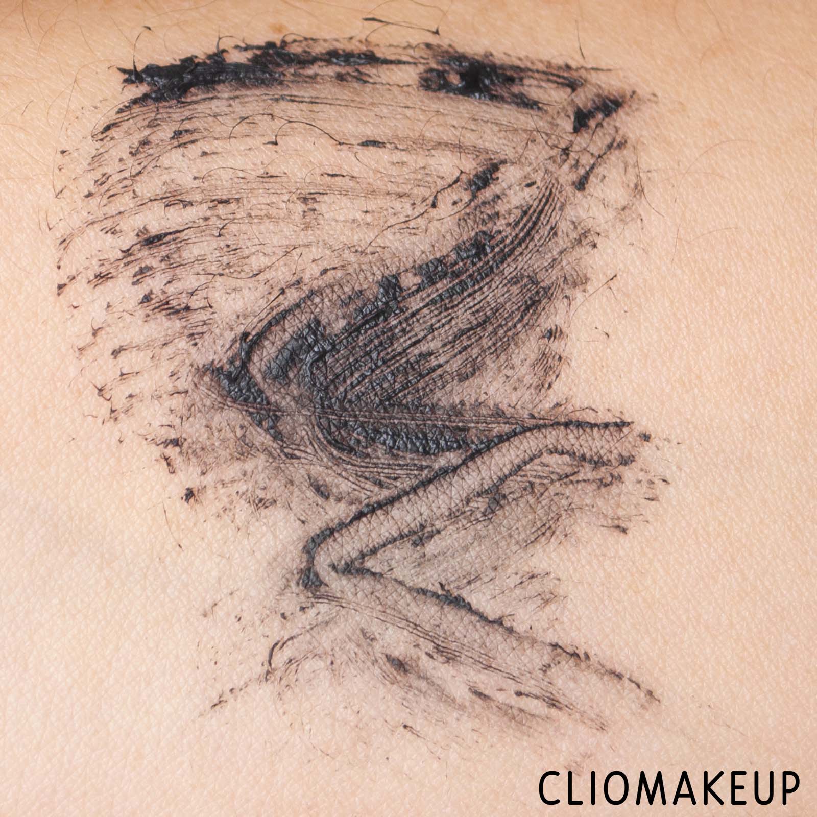 cliomakeup-recensione-mascara-essence-i-love-extreme-jasmine-volume-mascara-7