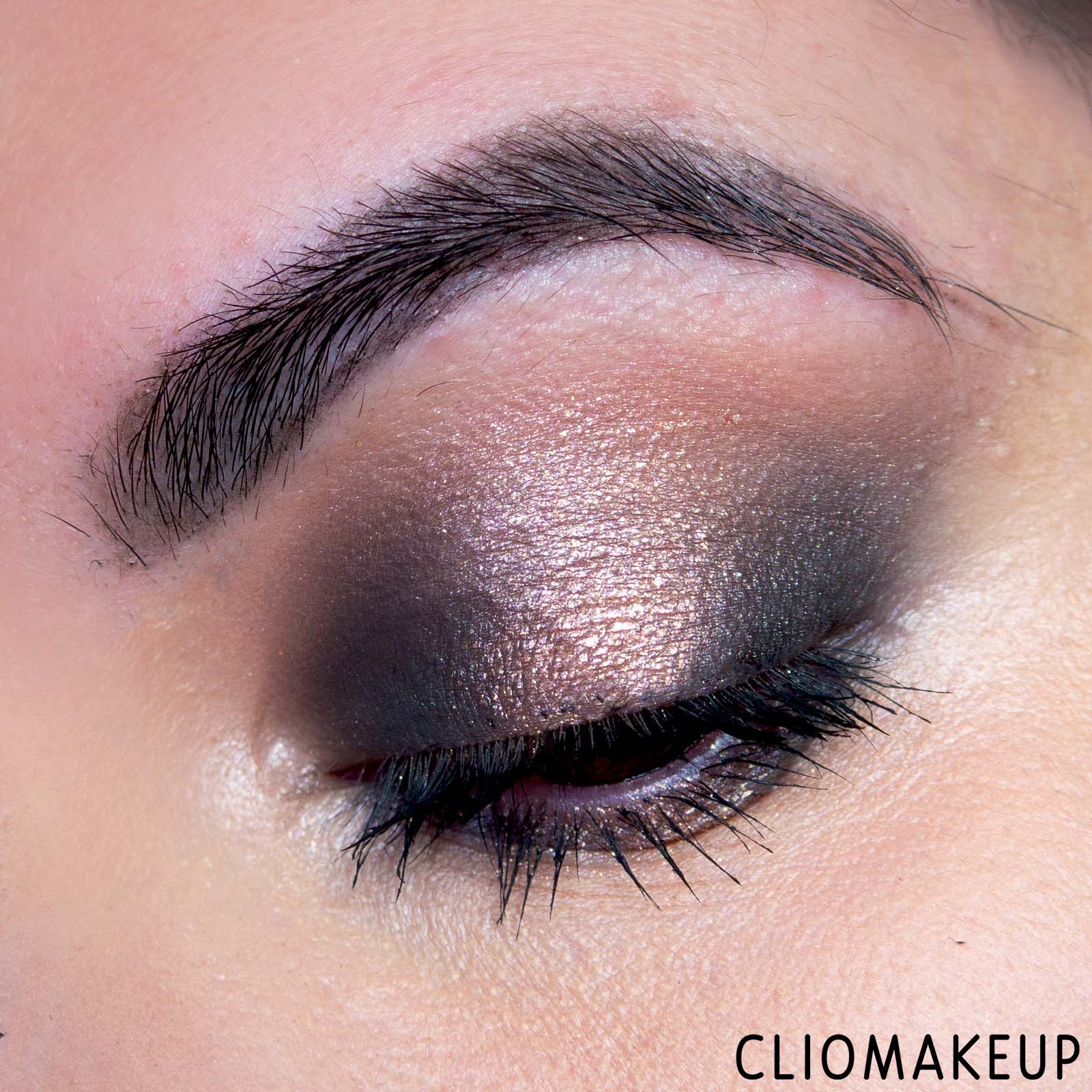 cliomakeup-recensione-palette-mac-hypnotizing-holiday-surprise-eyes-eye-shadow-x-6-cool-11