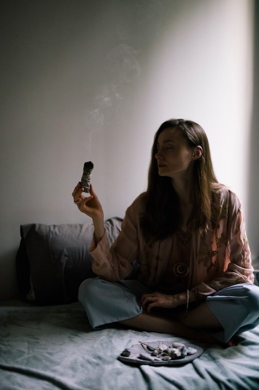 Cliomakeup-palo-santo-e-salvia-bianca-relax