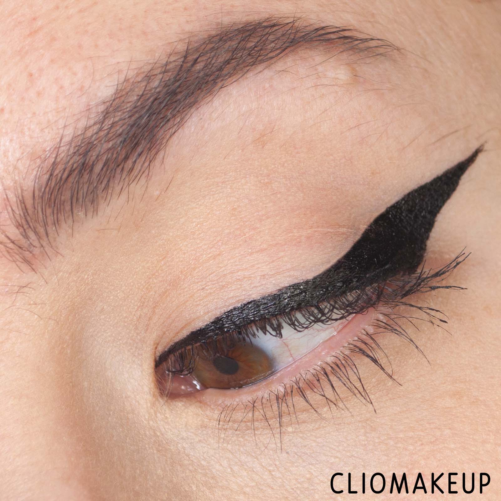 cliomakeup-recensione-eyeliner-revolution-renaissance-flick-intense-black-felt-eyeliner-10