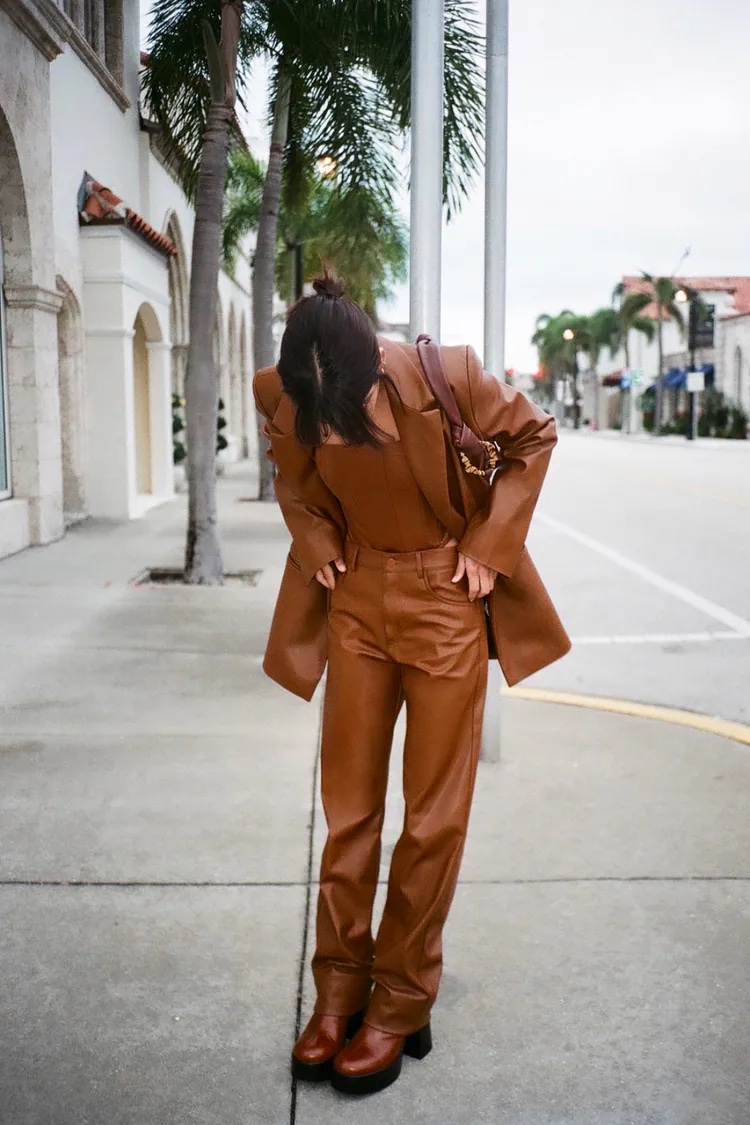 Cliomakeup-look-invernali-ZARA-PANTALONI-DRITTI-EFFETTO-PELLE