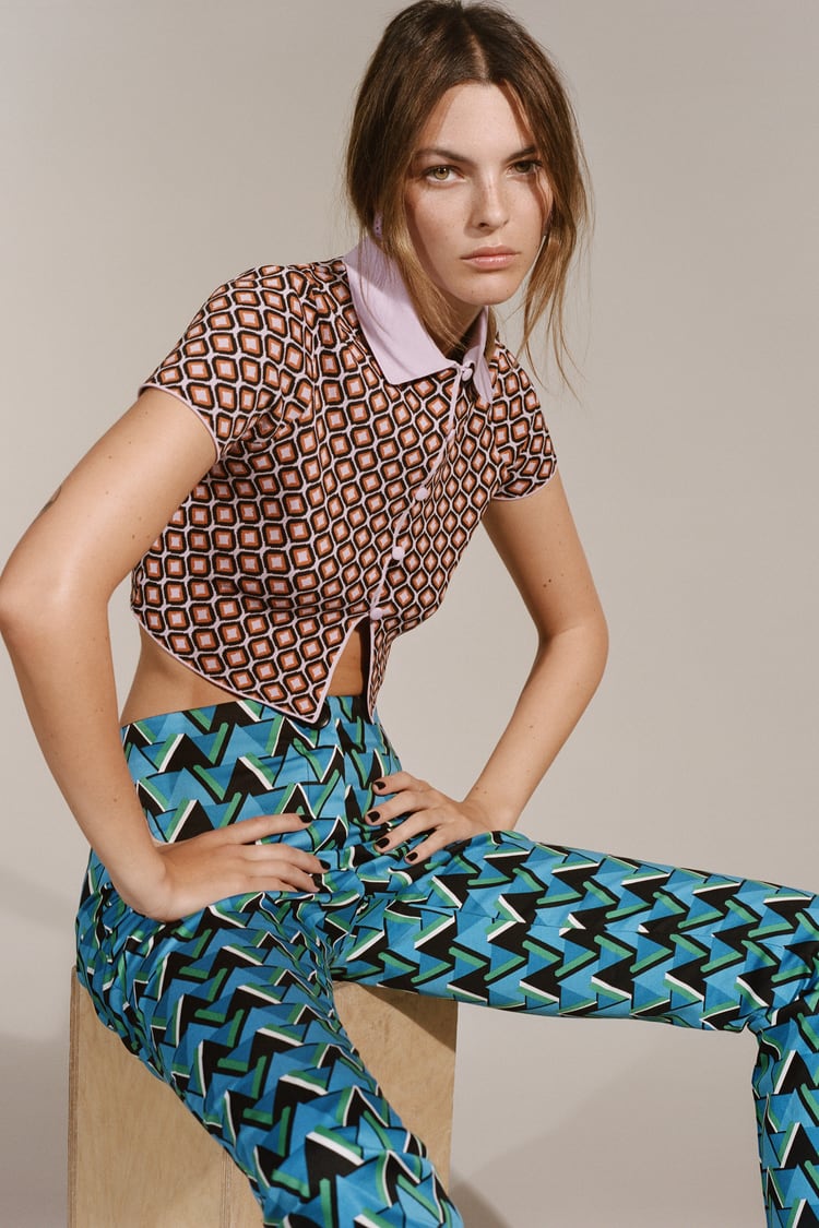 Cliomakeup-pantaloni-2022-ZARA-PANTALONI-LEGGERMENTE-A-CAMPANA-STAMPA-GEOMETRICA