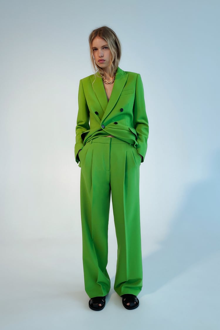 Cliomakeup-capi-must-have-primavera-2022-PANTALONI-MID-RISE-CON-PINCES