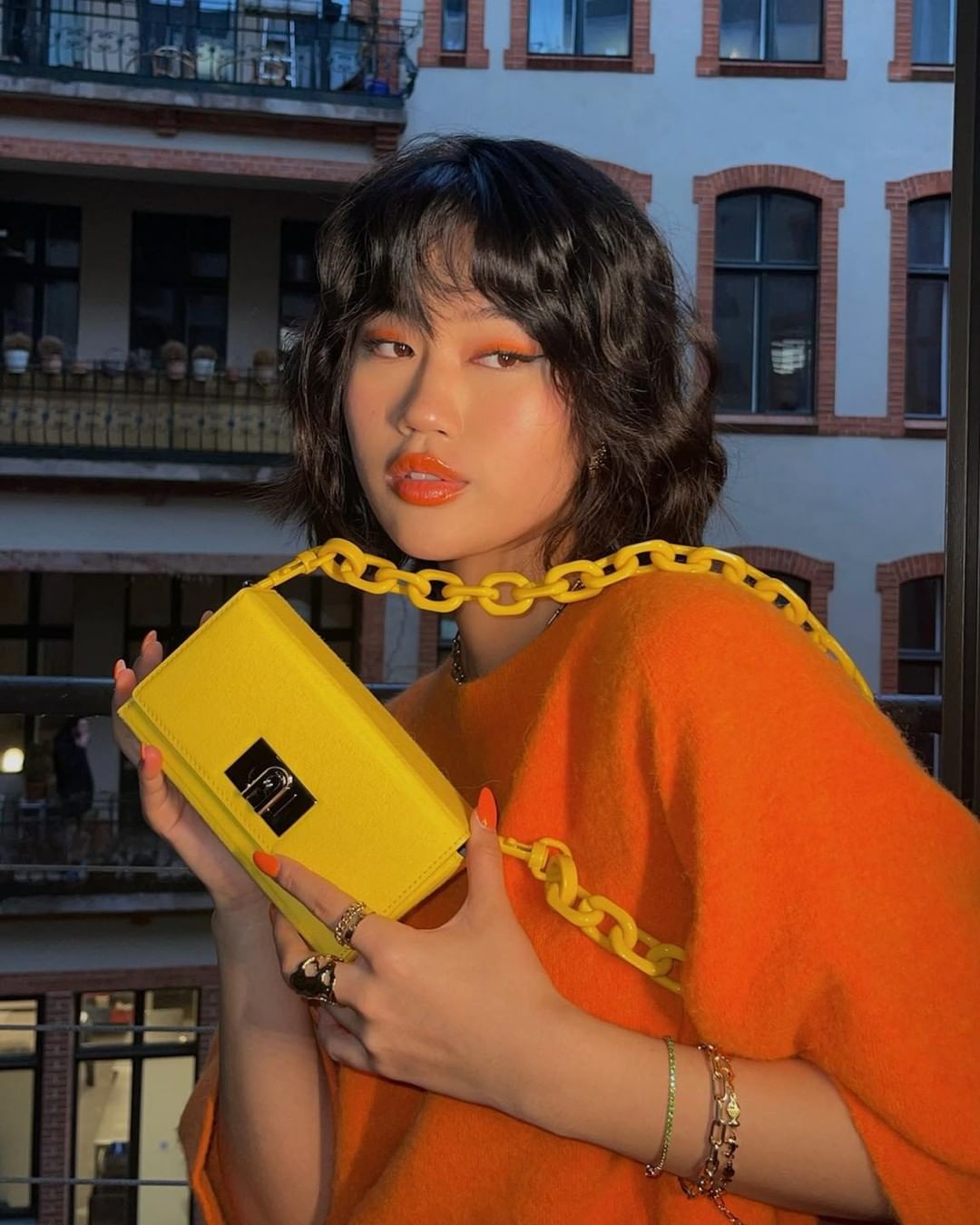 Cliomakeup-capi-must-have-primavera-2022-furla-borsa-gialla