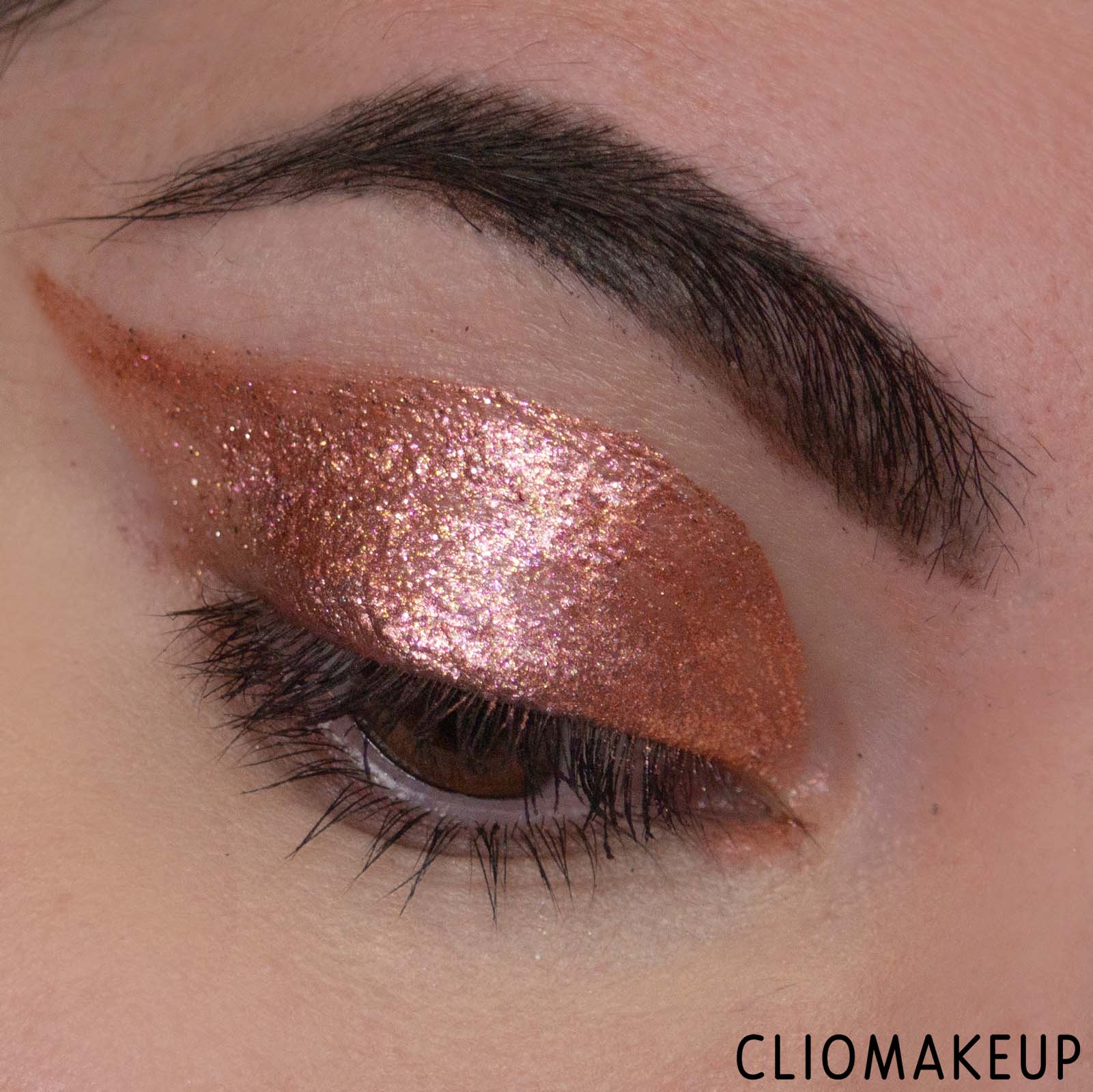 cliomakeup-recensione-ombretto-liquido-one-size-eye-popper-sparkle-vision-eyeshadow-10