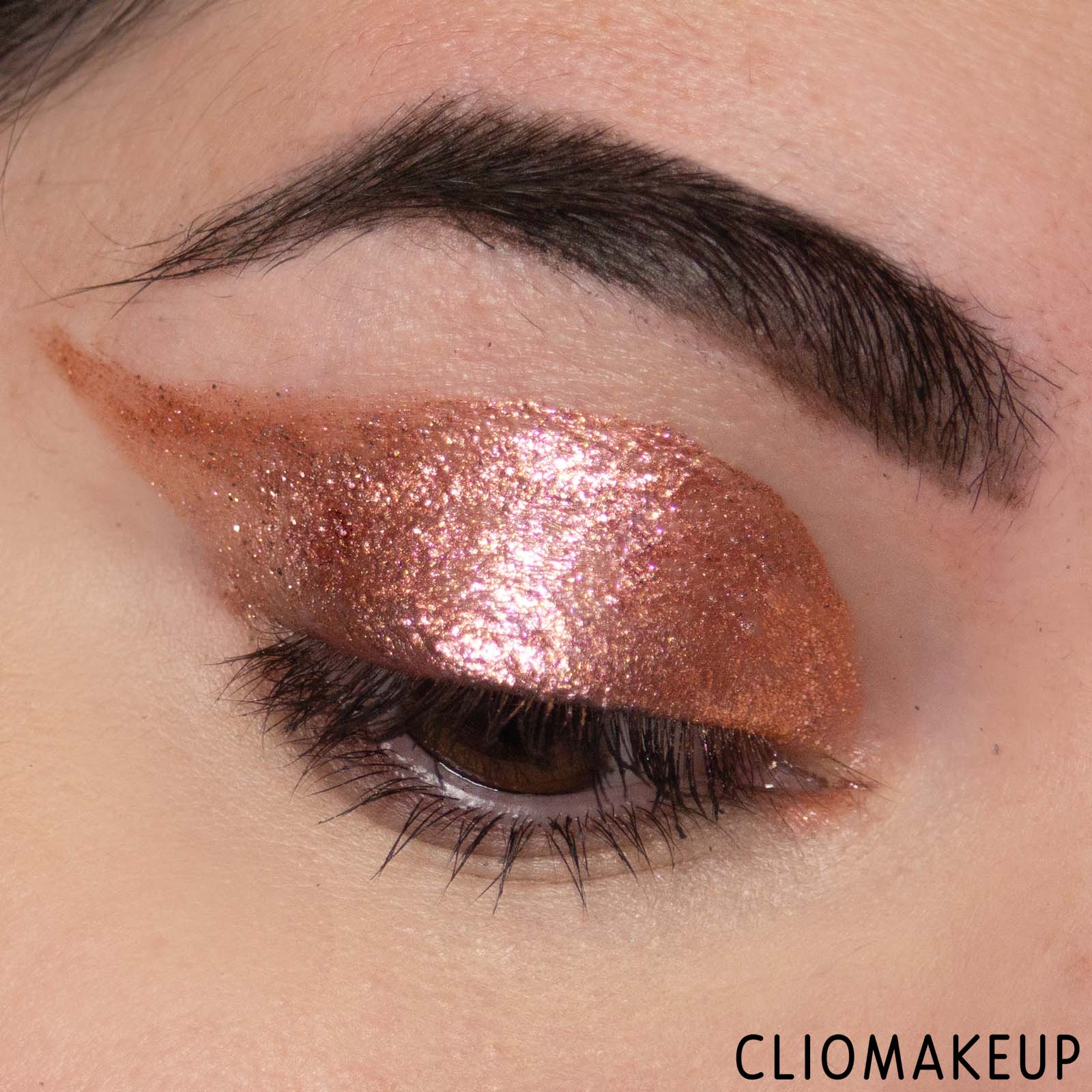 cliomakeup-recensione-ombretto-liquido-one-size-eye-popper-sparkle-vision-eyeshadow-11