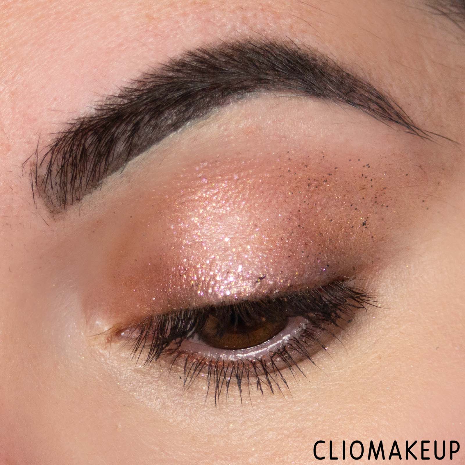 cliomakeup-recensione-ombretto-liquido-one-size-eye-popper-sparkle-vision-eyeshadow-14