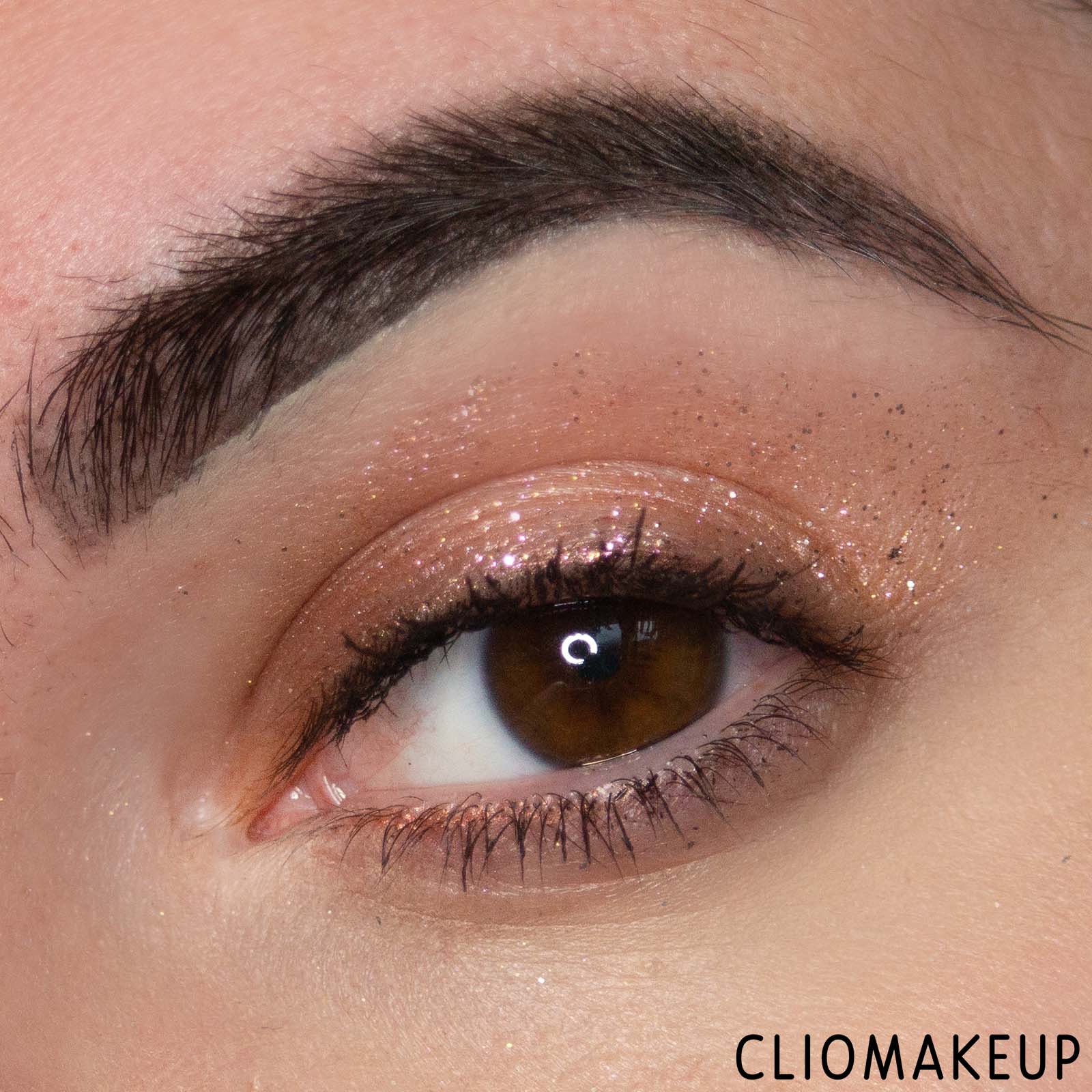 cliomakeup-recensione-ombretto-liquido-one-size-eye-popper-sparkle-vision-eyeshadow-15