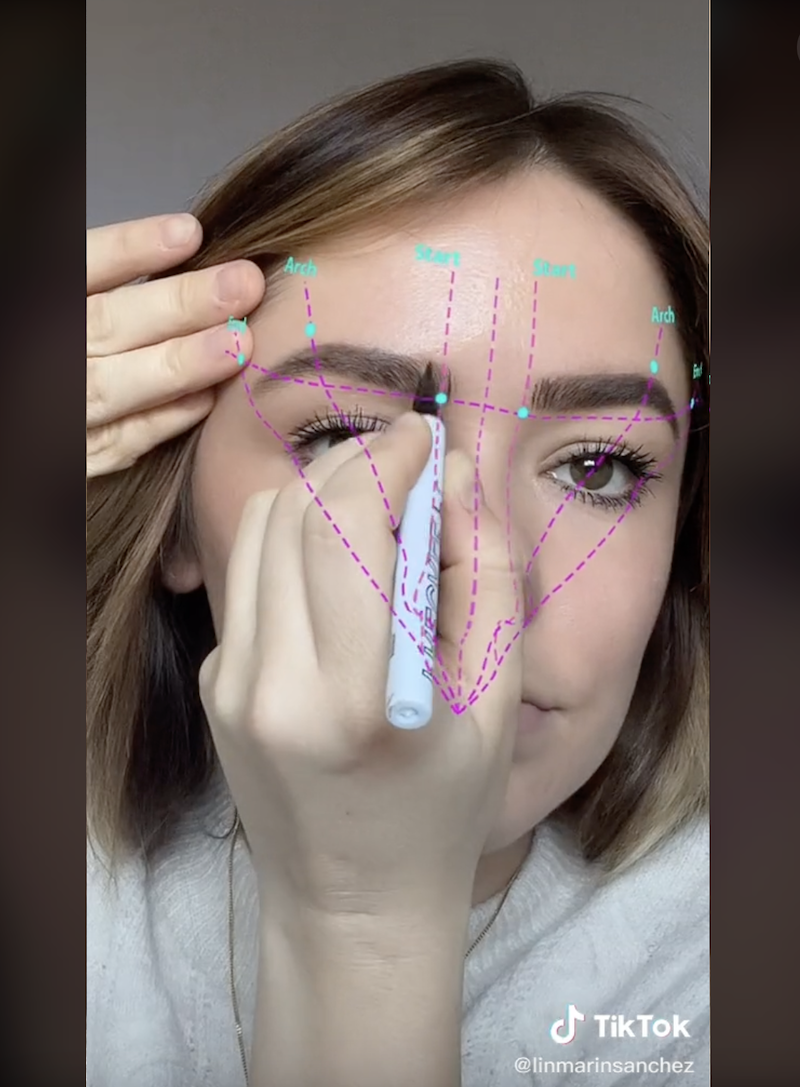 cliomakeup-make-up-trend-tiktok-2022-brow-mapping