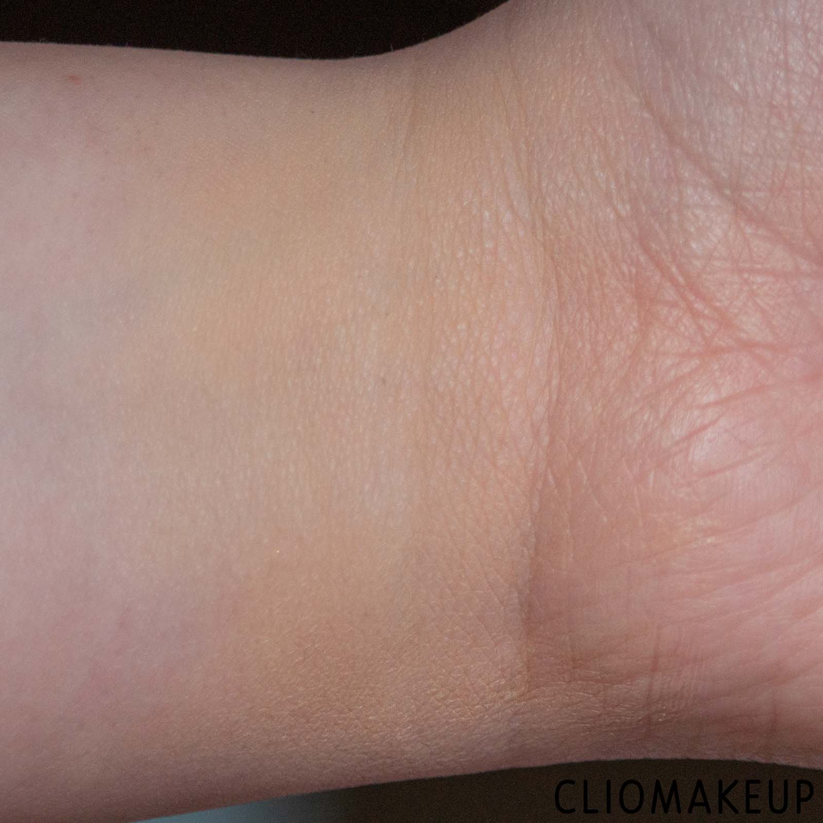 cliomakeup-recensione-correttore-wycon-natural-smoothie-liquid-concealer-8